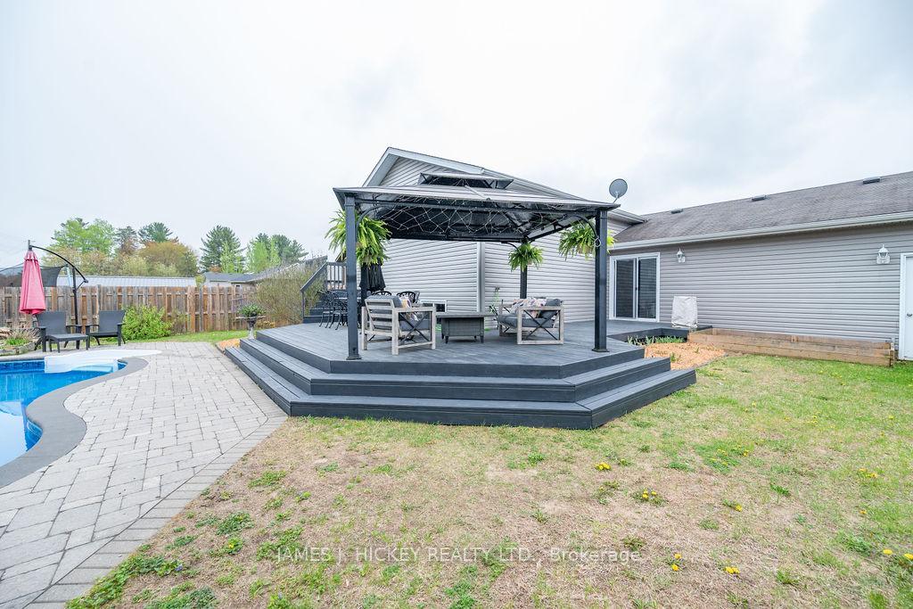 Photo 4 of 1010 Beatty Crescent, Deep River — HOMEH