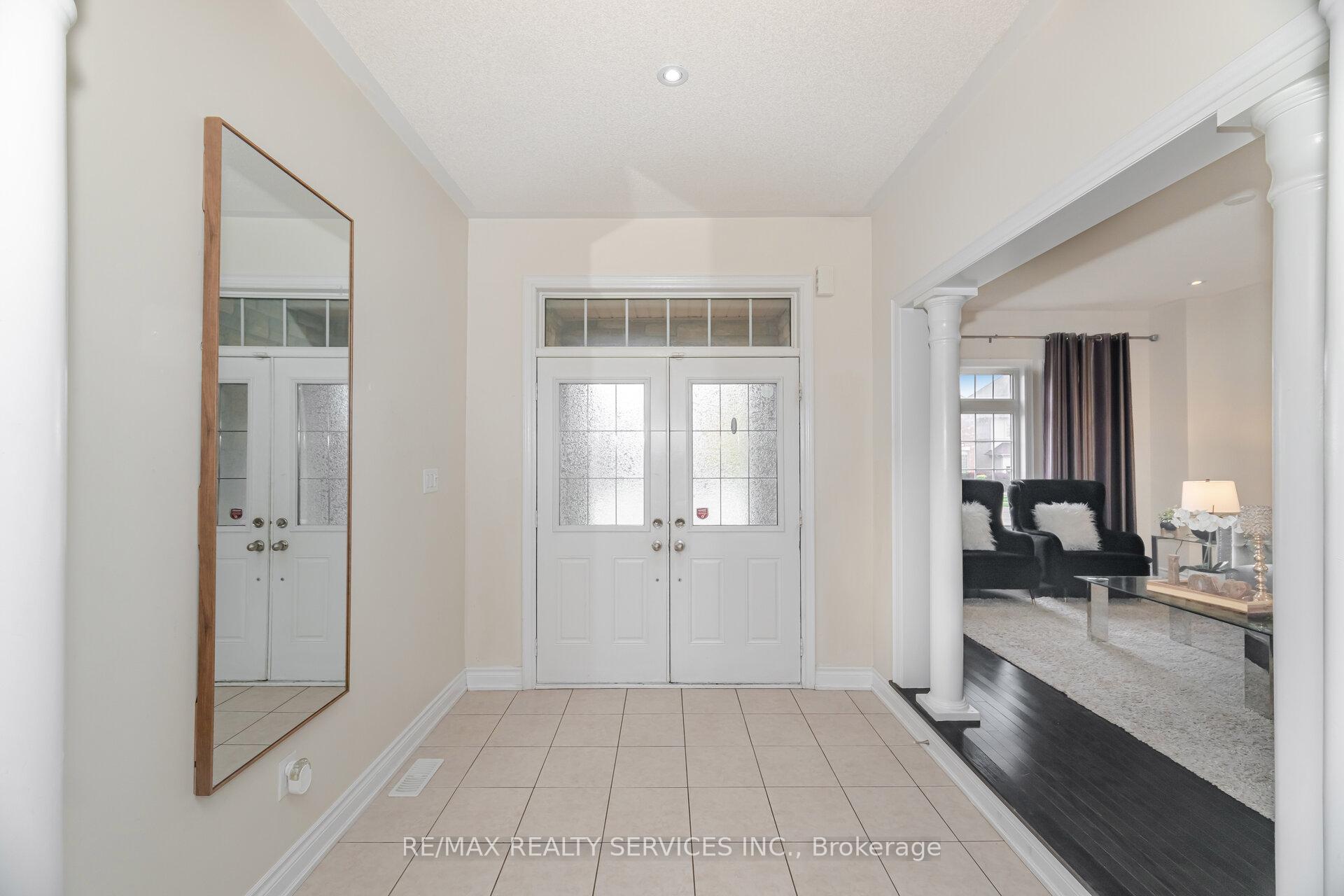 Photo 4 of 6 Beacon Hill Drive, Brampton, Credit Valley — HOMEH