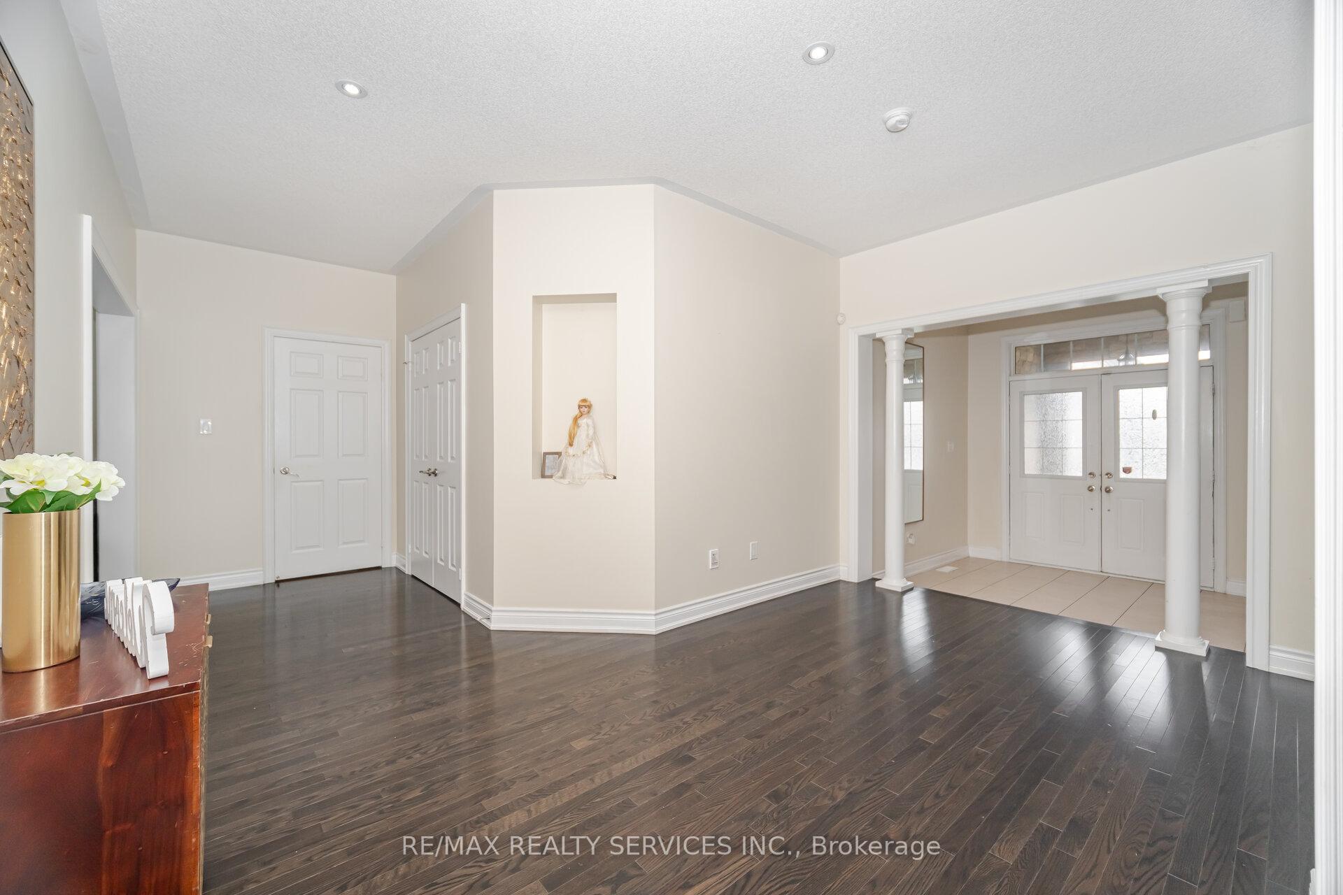 Photo 9 of 6 Beacon Hill Drive, Brampton, Credit Valley — HOMEH