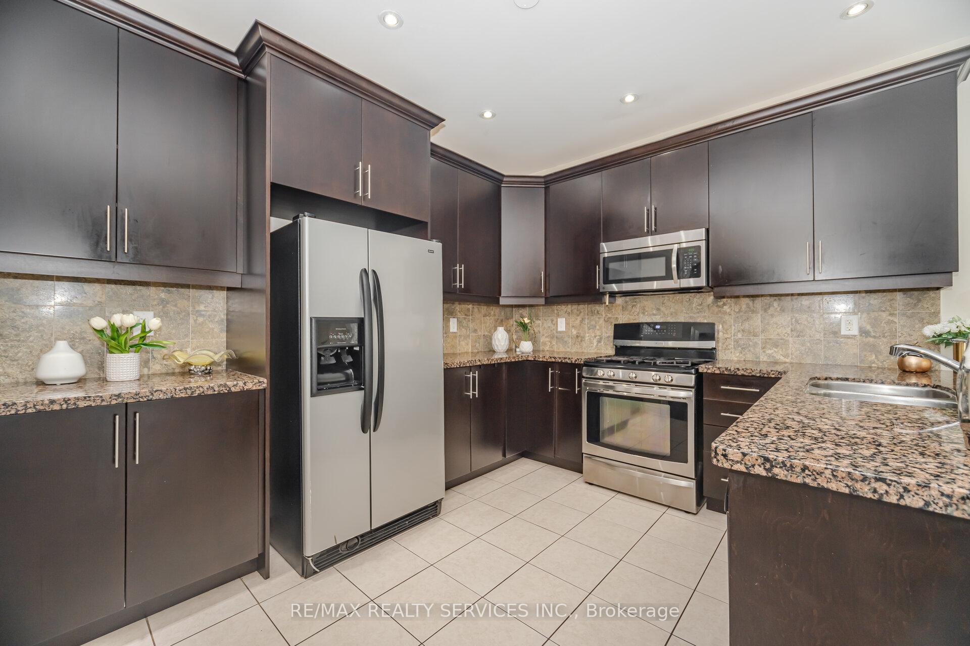 Photo 12 of 6 Beacon Hill Drive, Brampton, Credit Valley — HOMEH