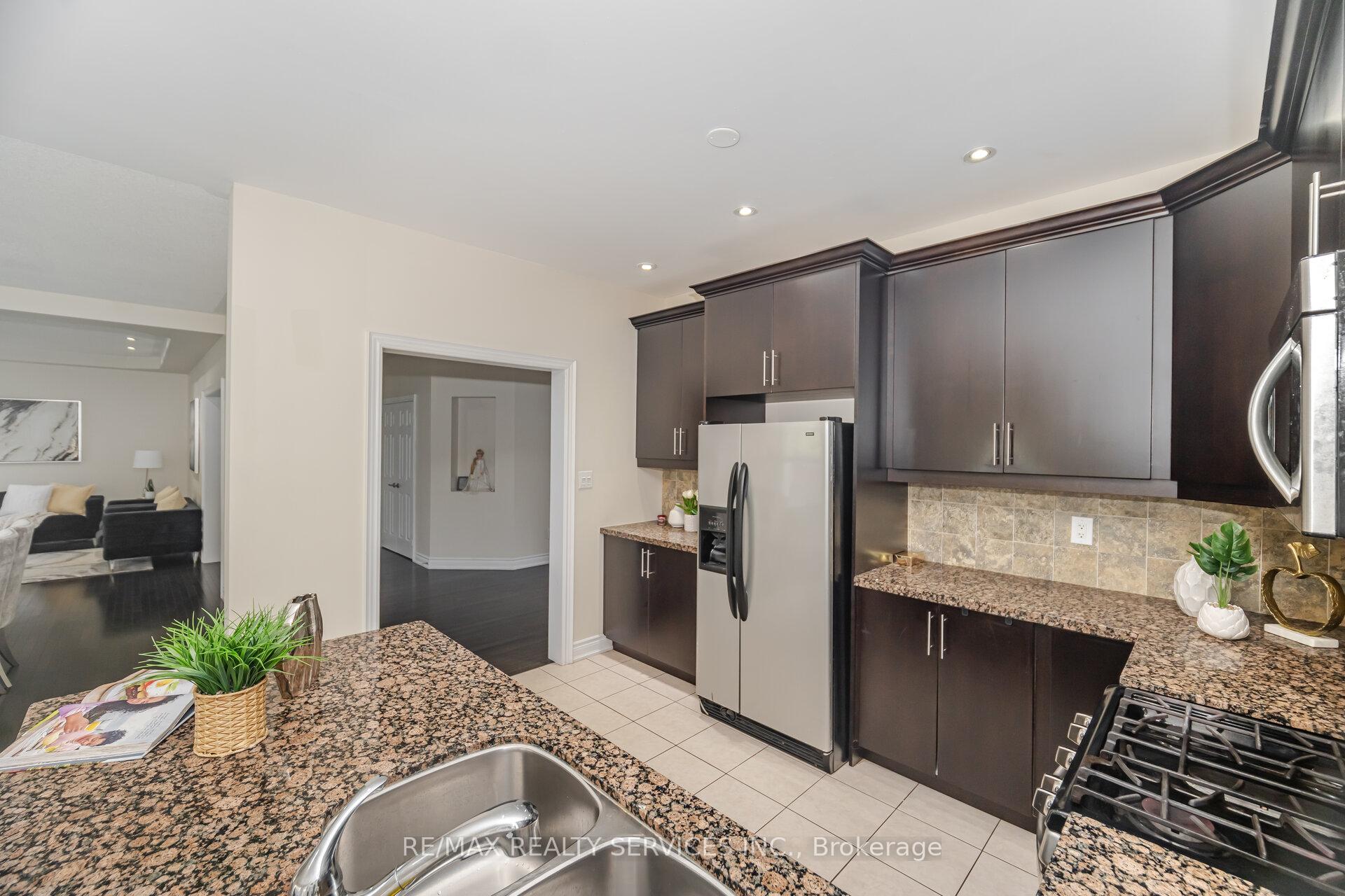 Photo 13 of 6 Beacon Hill Drive, Brampton, Credit Valley — HOMEH