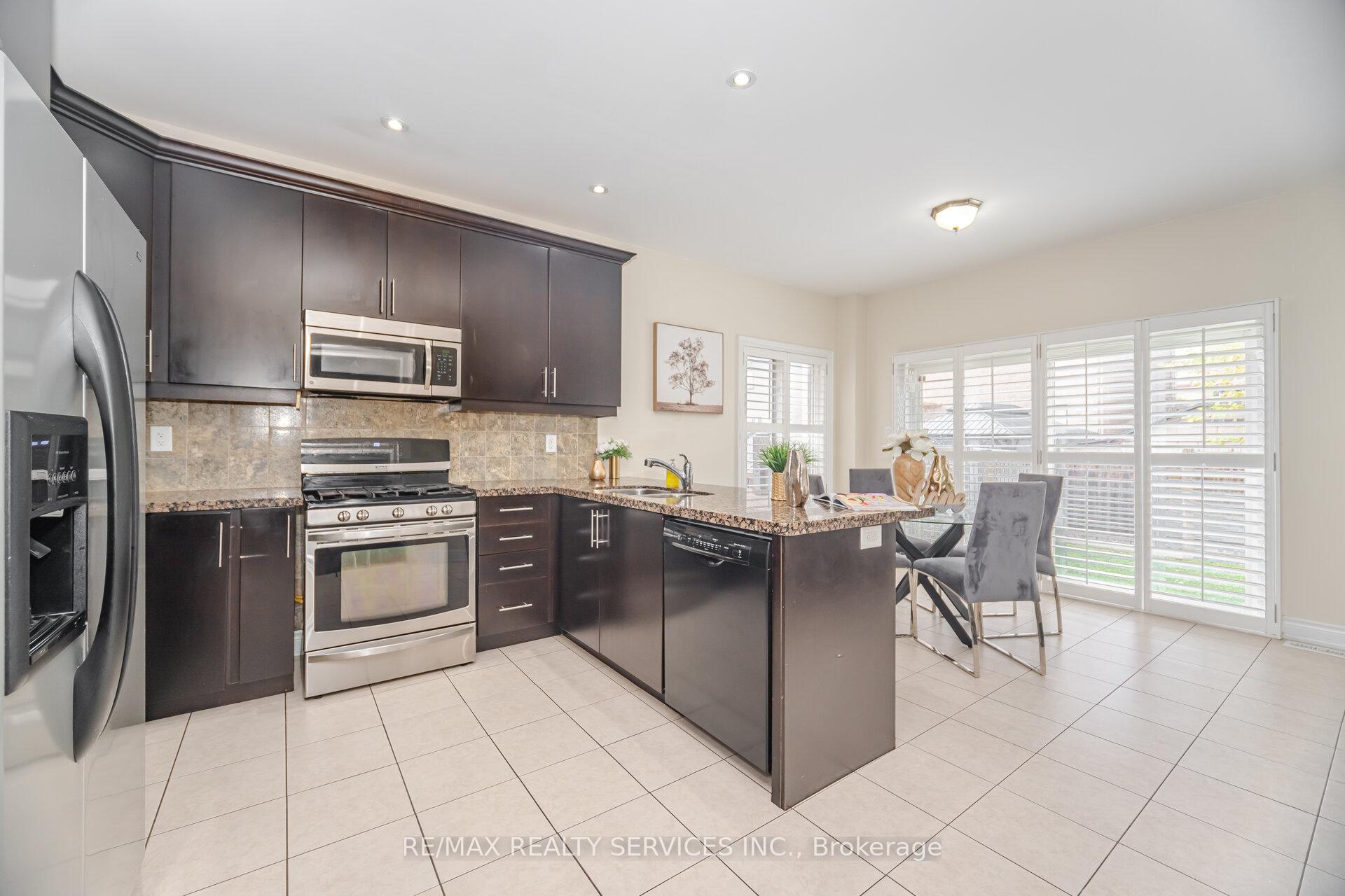 Photo 14 of 6 Beacon Hill Drive, Brampton, Credit Valley — HOMEH