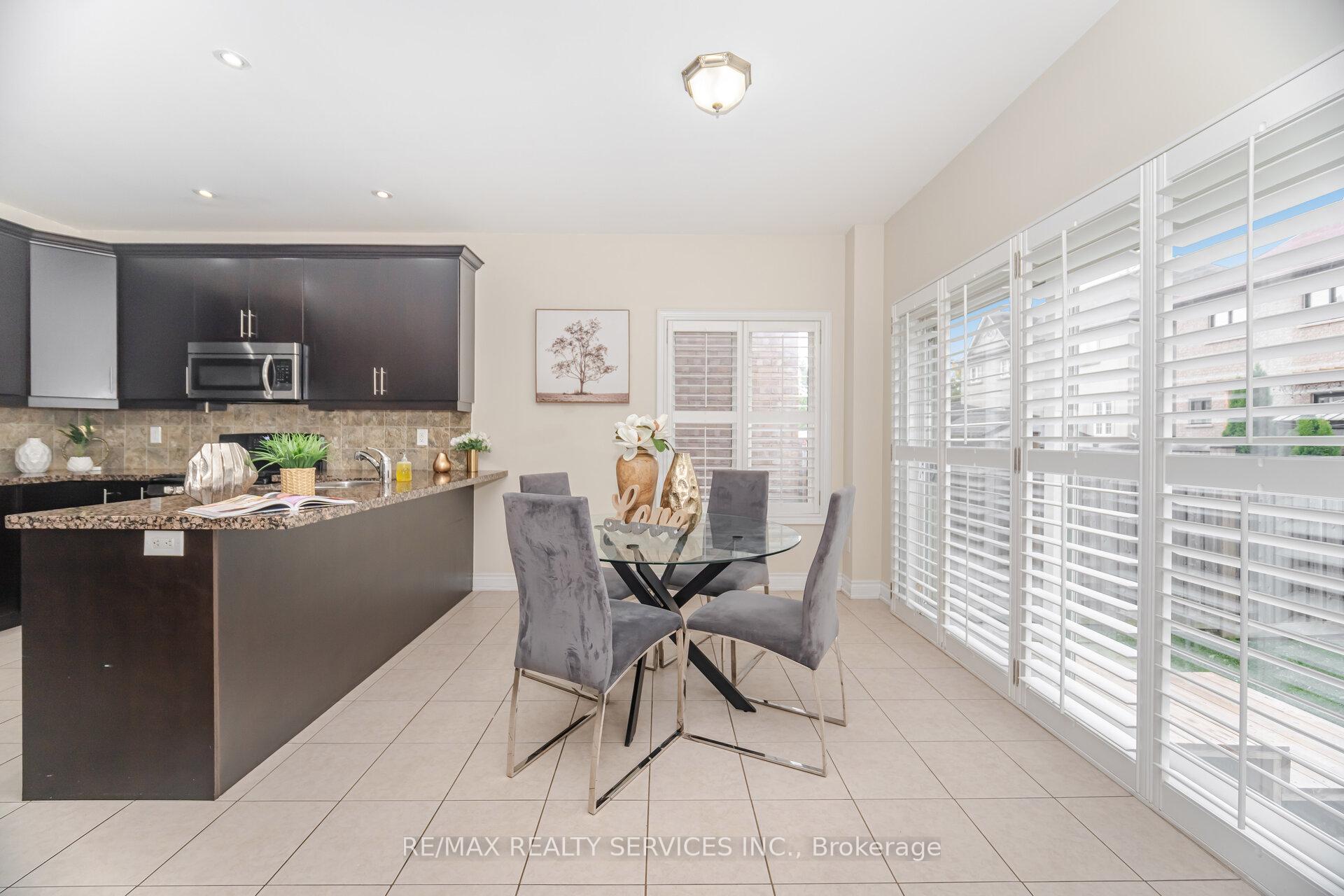 Photo 15 of 6 Beacon Hill Drive, Brampton, Credit Valley — HOMEH