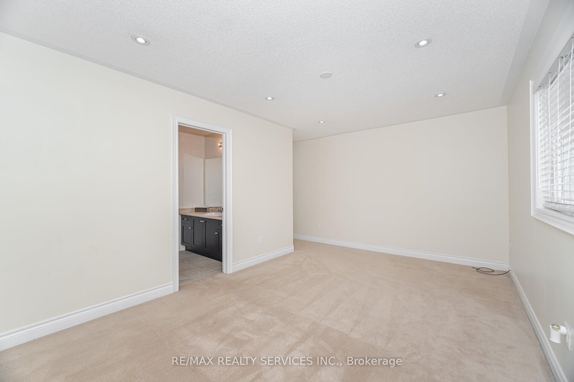 Photo 36 of 6 Beacon Hill Drive, Brampton, Credit Valley — HOMEH