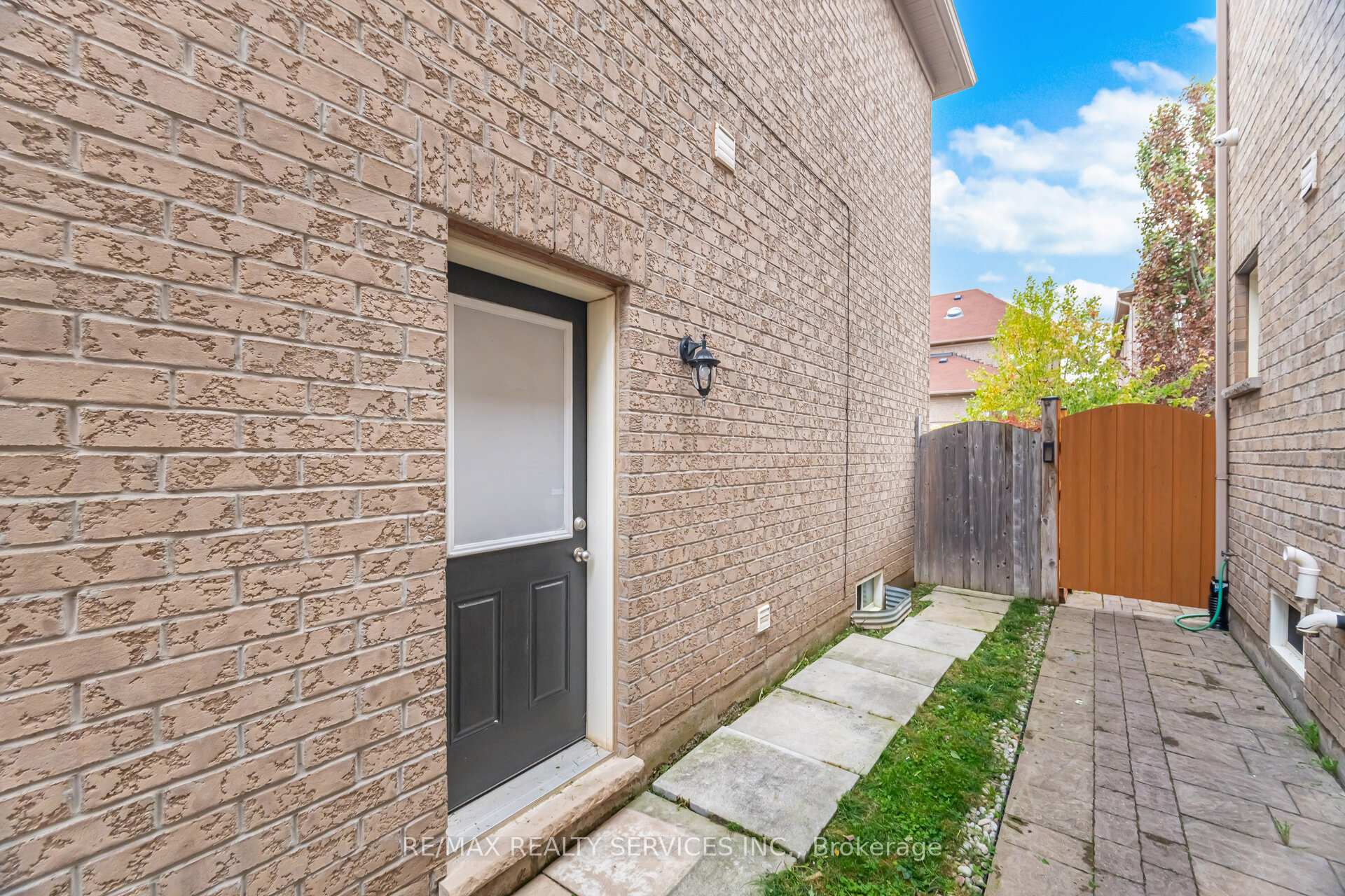 Photo 44 of 6 Beacon Hill Drive, Brampton, Credit Valley — HOMEH