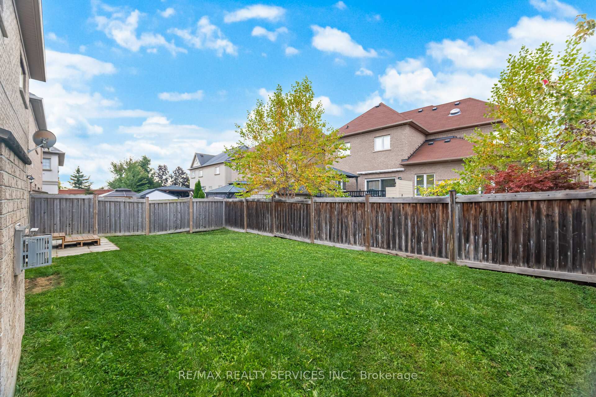Photo 45 of 6 Beacon Hill Drive, Brampton, Credit Valley — HOMEH