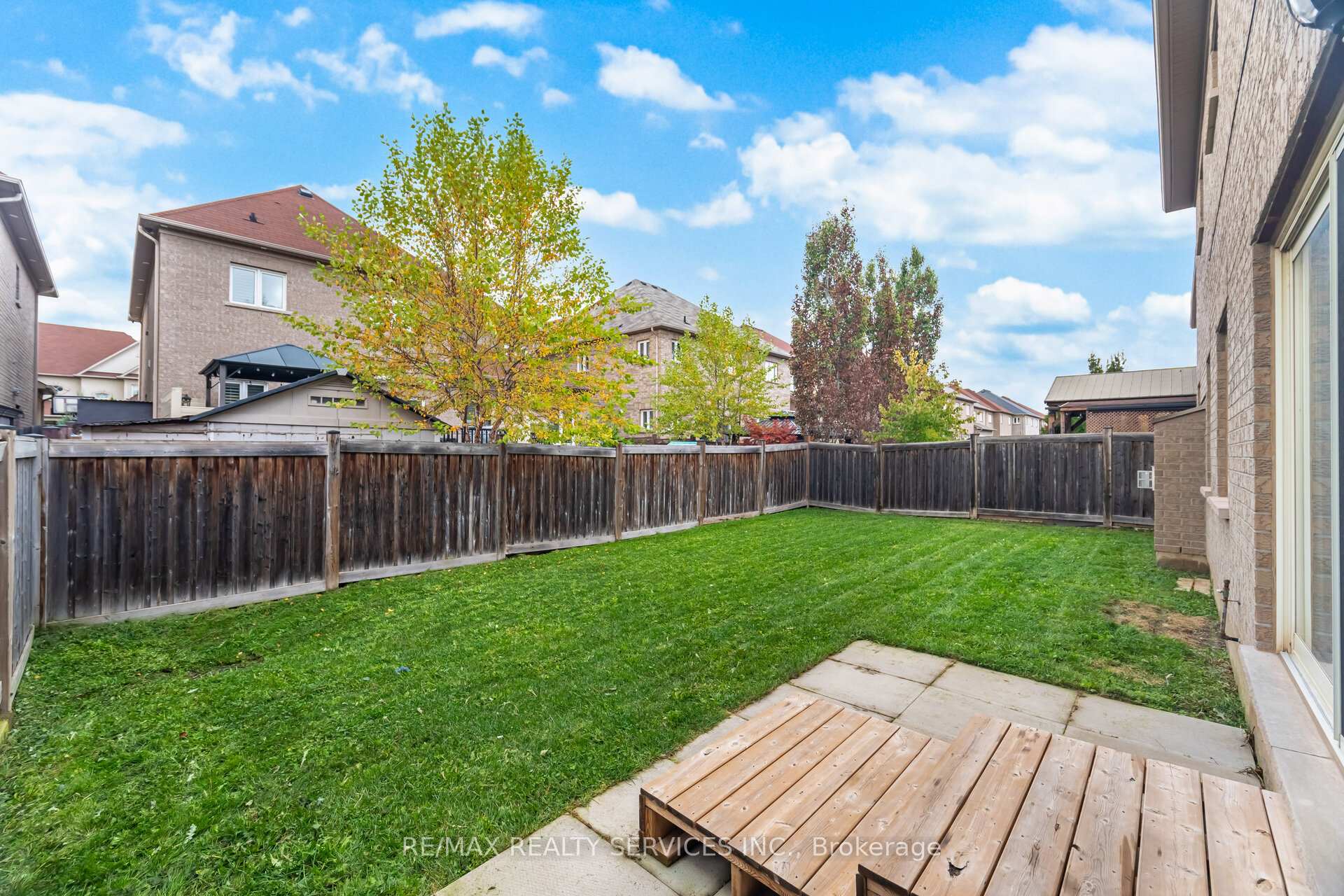 Photo 47 of 6 Beacon Hill Drive, Brampton, Credit Valley — HOMEH