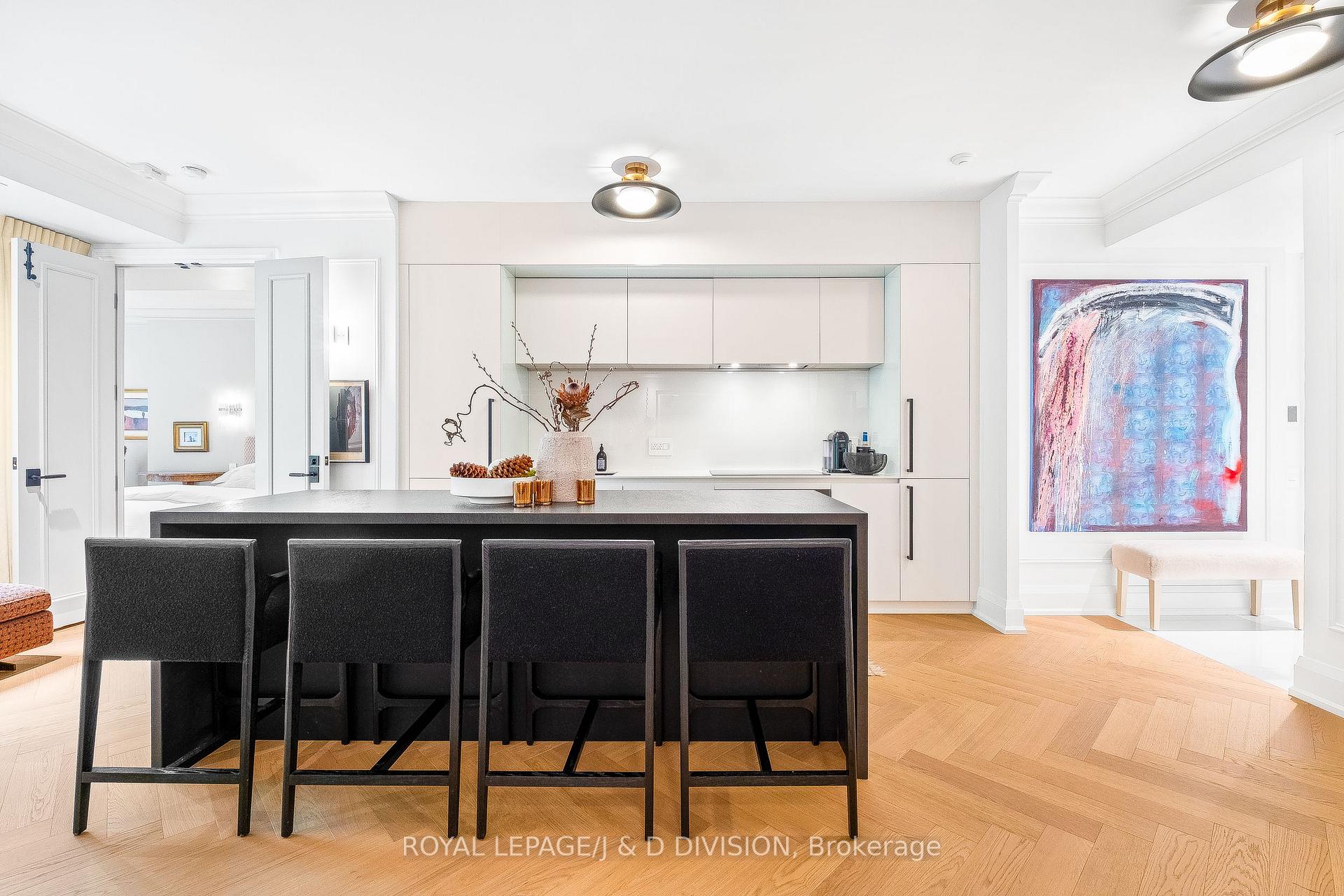 Front of Unit 301, 20 Scrivener Square