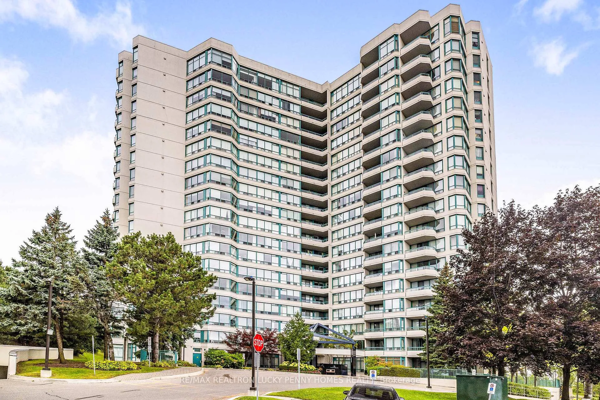 Photo 1 of Unit 804, 7250 Yonge Street, Vaughan, Crestwood-Springfarm-Yorkhill — HOMEH