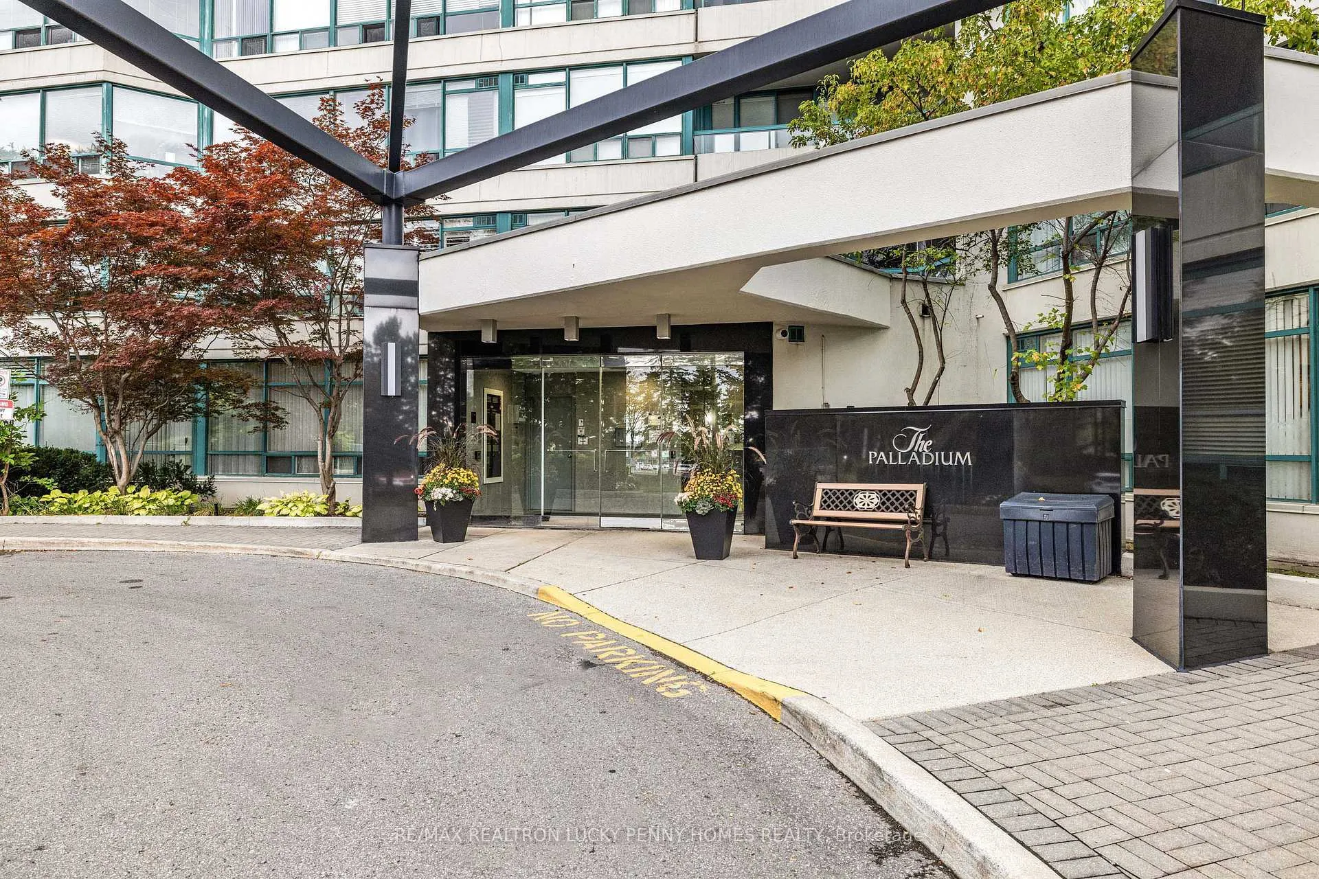 Photo 2 of Unit 804, 7250 Yonge Street, Vaughan, Crestwood-Springfarm-Yorkhill — HOMEH