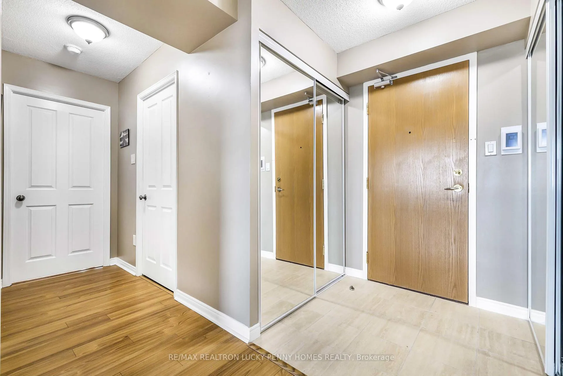 Photo 3 of Unit 804, 7250 Yonge Street, Vaughan, Crestwood-Springfarm-Yorkhill — HOMEH