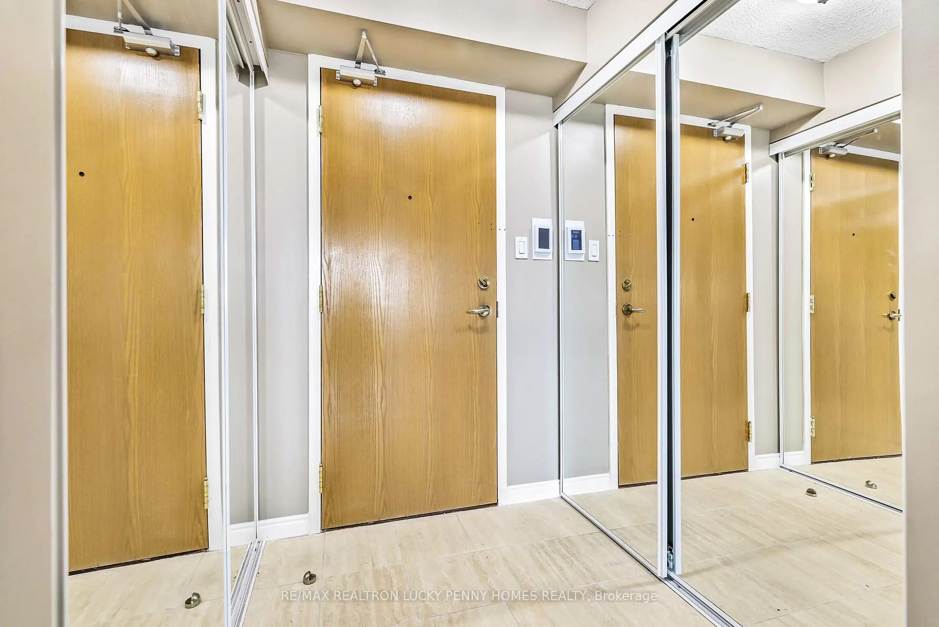 Photo 4 of Unit 804, 7250 Yonge Street, Vaughan, Crestwood-Springfarm-Yorkhill — HOMEH