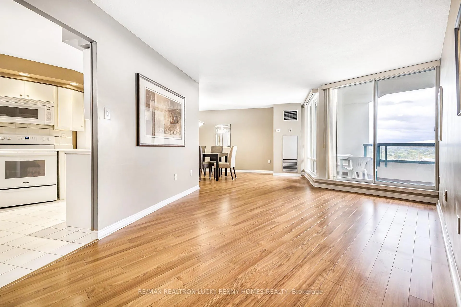 Photo 5 of Unit 804, 7250 Yonge Street, Vaughan, Crestwood-Springfarm-Yorkhill — HOMEH