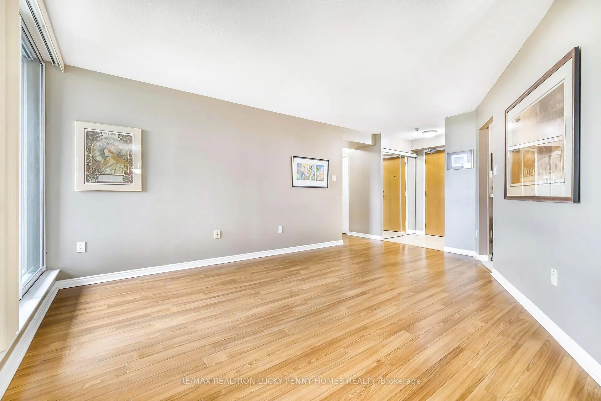 Photo 7 of Unit 804, 7250 Yonge Street, Vaughan, Crestwood-Springfarm-Yorkhill — HOMEH