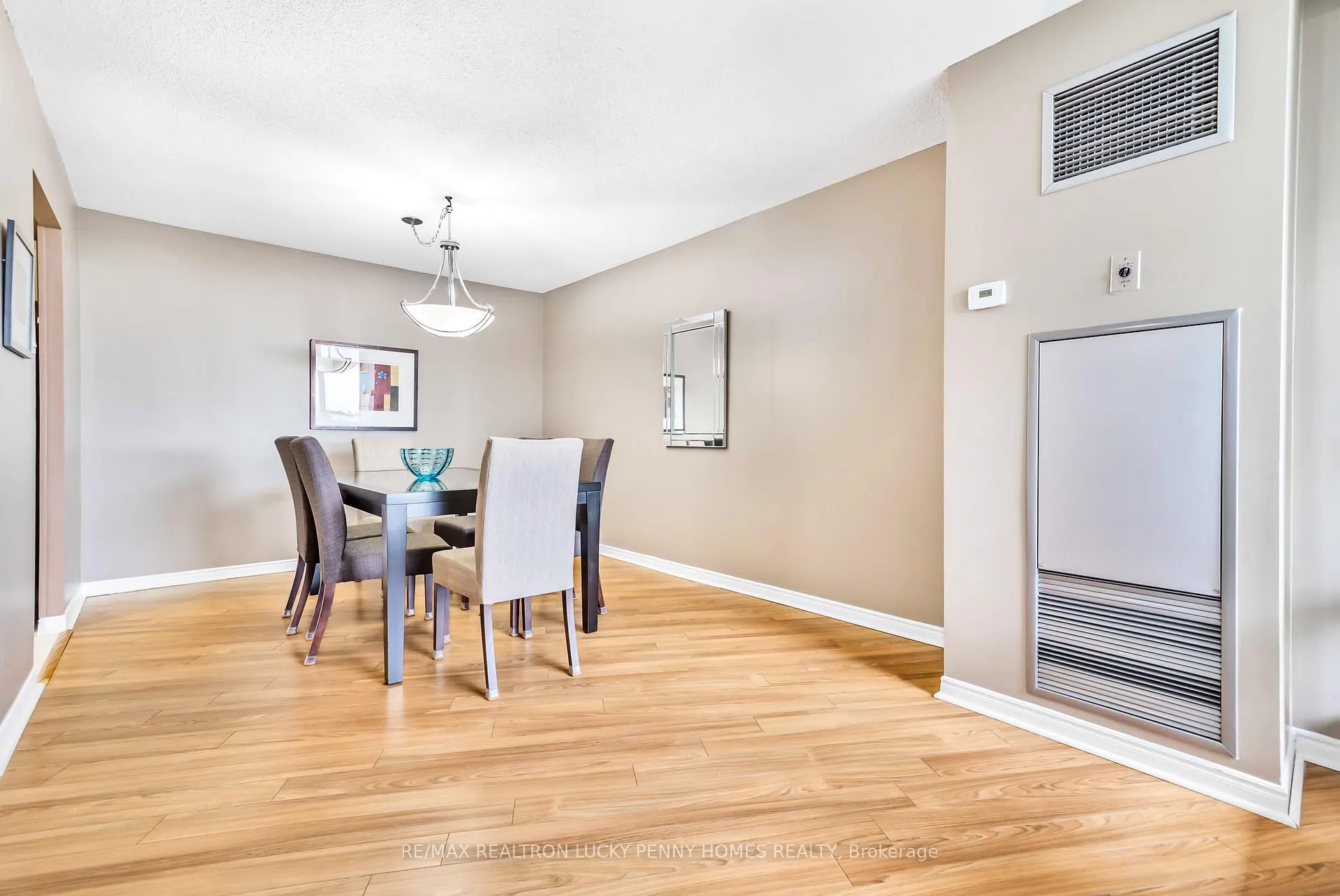 Photo 11 of Unit 804, 7250 Yonge Street, Vaughan, Crestwood-Springfarm-Yorkhill — HOMEH
