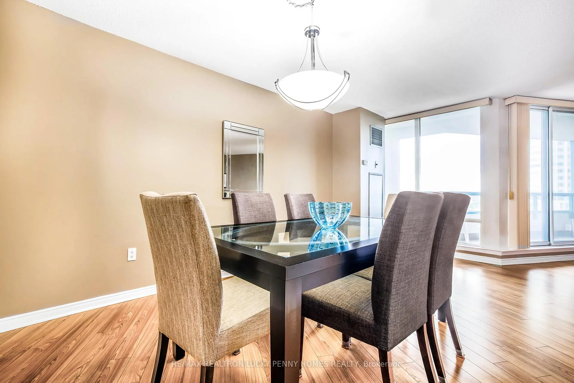 Photo 13 of Unit 804, 7250 Yonge Street, Vaughan, Crestwood-Springfarm-Yorkhill — HOMEH