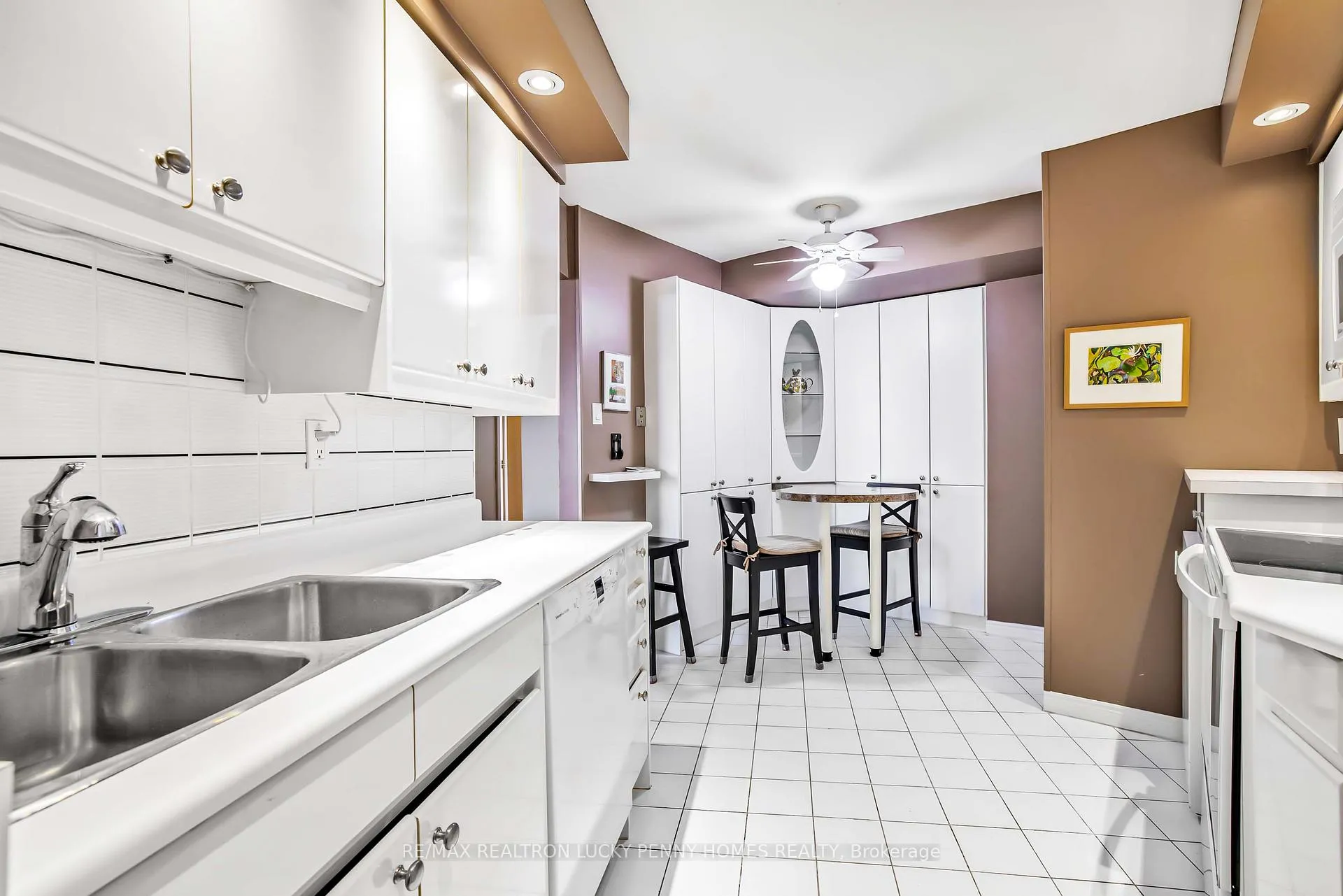 Photo 16 of Unit 804, 7250 Yonge Street, Vaughan, Crestwood-Springfarm-Yorkhill — HOMEH