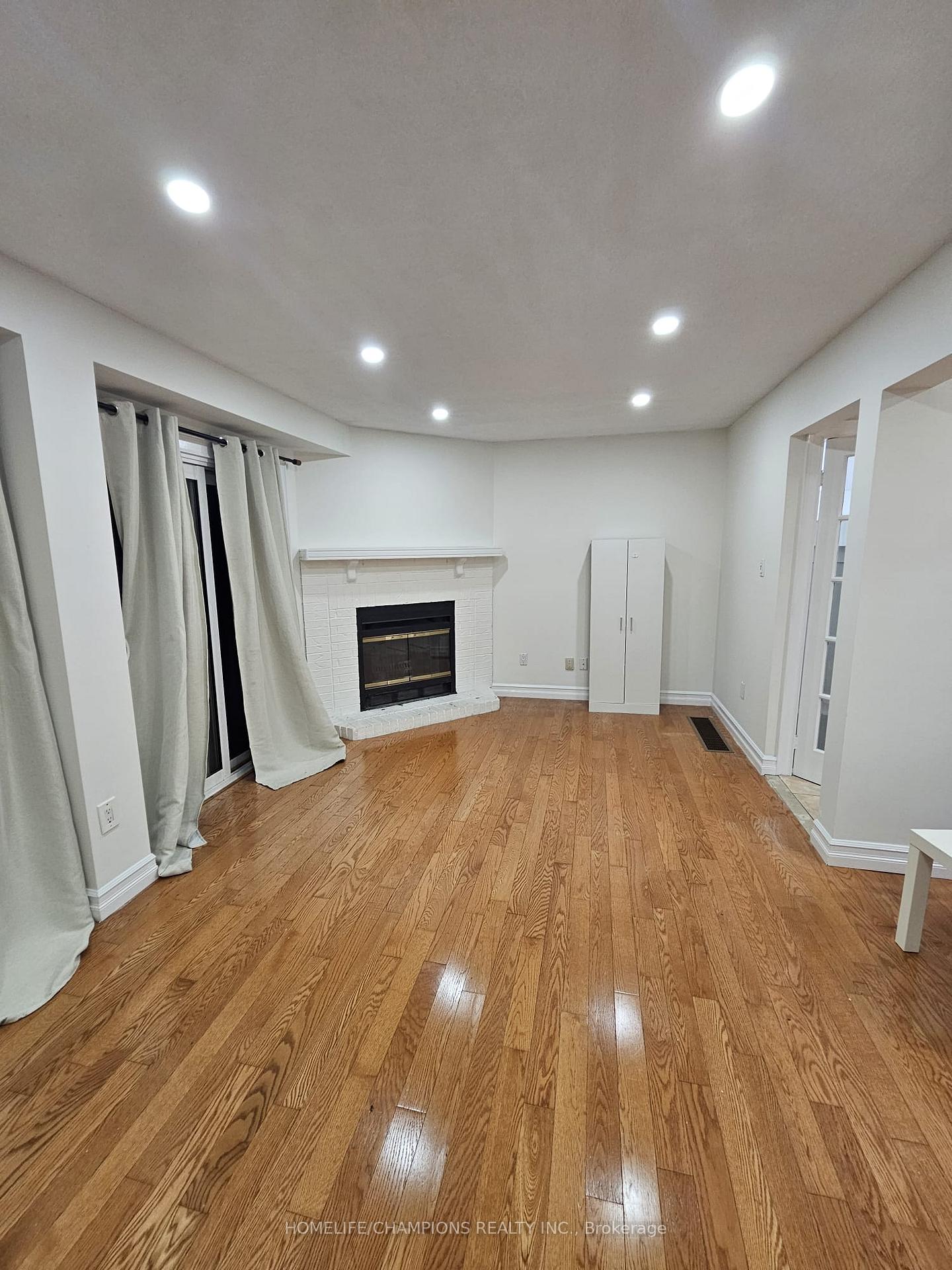 Photo 2 of 11 Rollo Drive, Ajax, South East — HOMEH