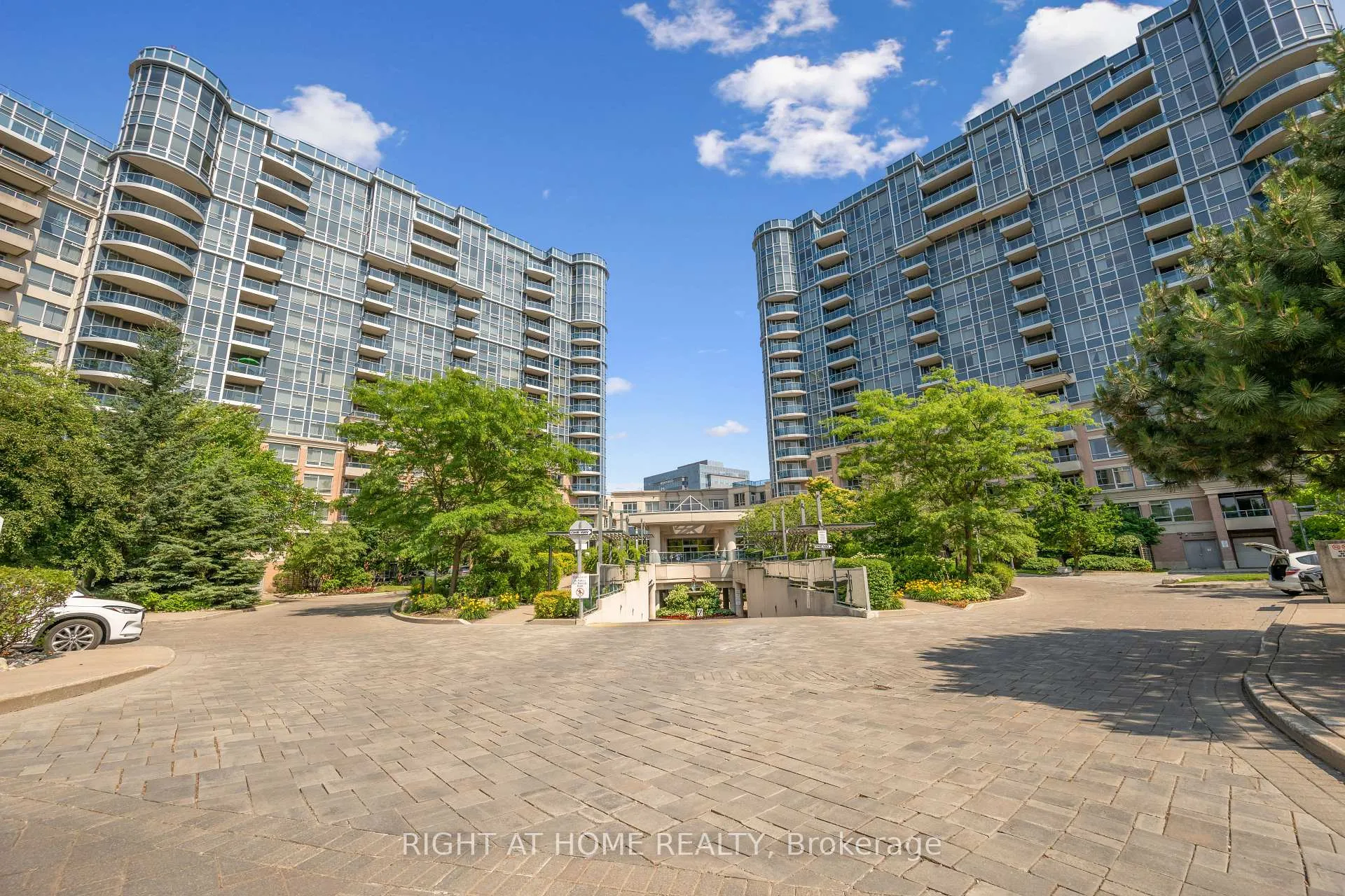 Front of Unit 1831, 33 Cox Boulevard