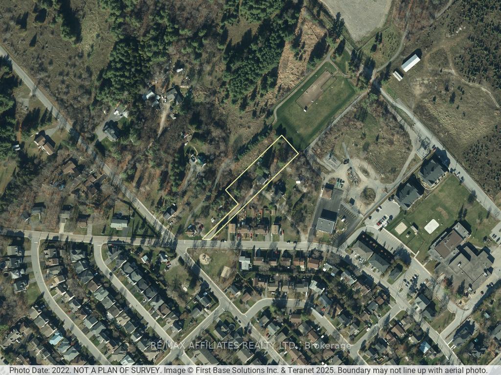 Photo 17 of 447 Bridge Street N, Carleton Place — HOMEH