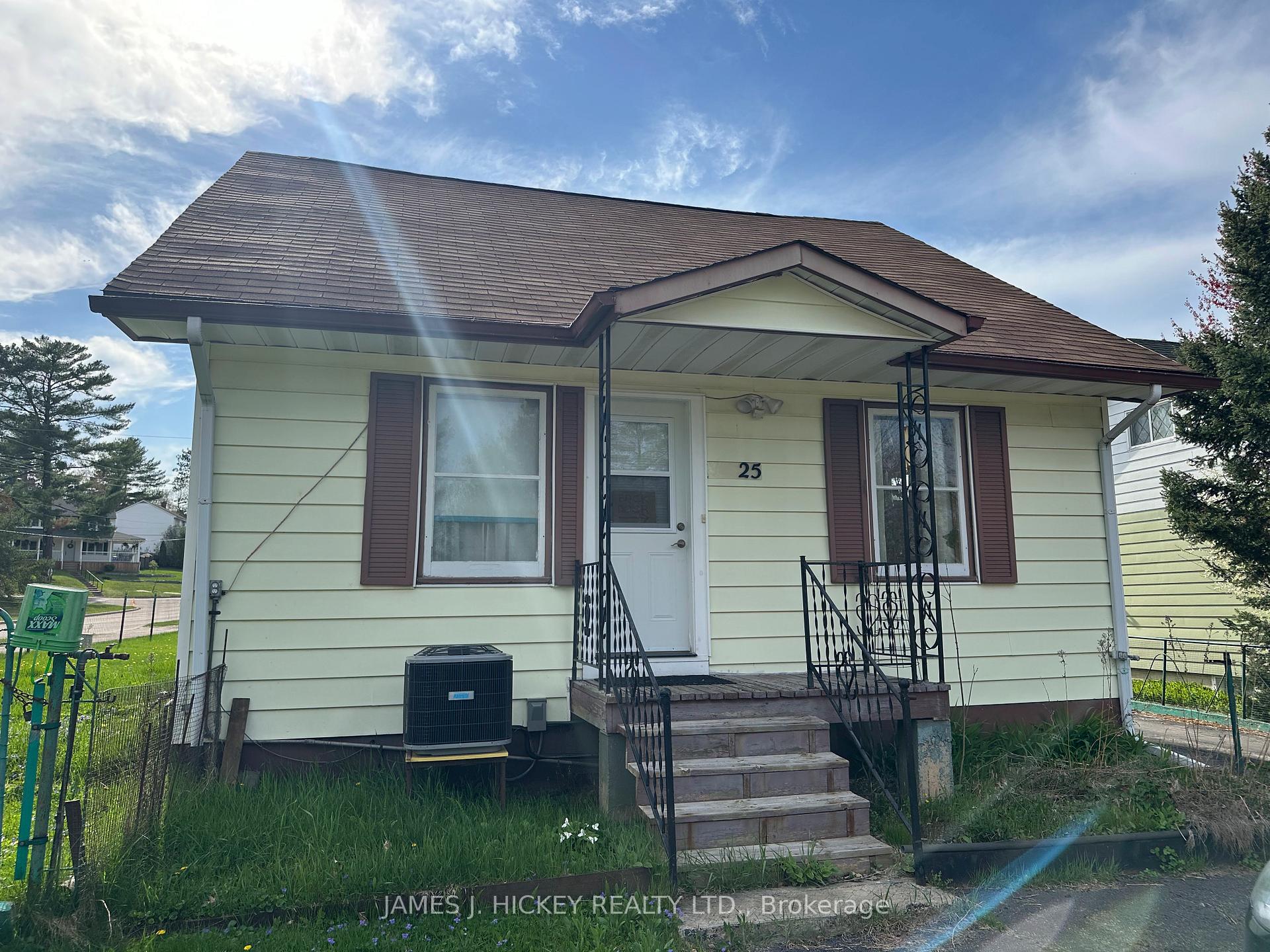 Photo 3 of 25 Spruce Crescent, Deep River — HOMEH