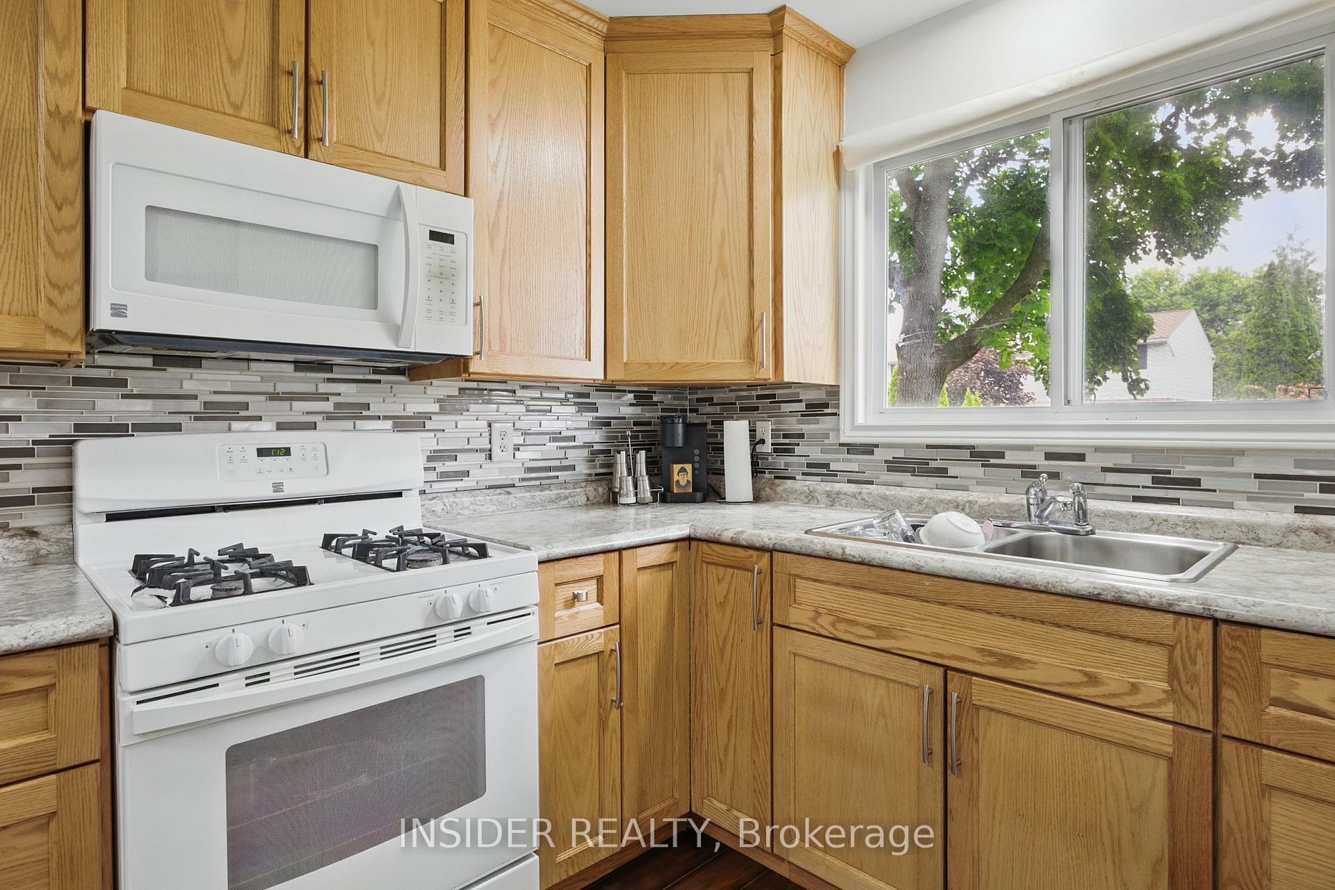 Photo 10 of 3089 Meadowbrook Lane, Windsor — HOMEH
