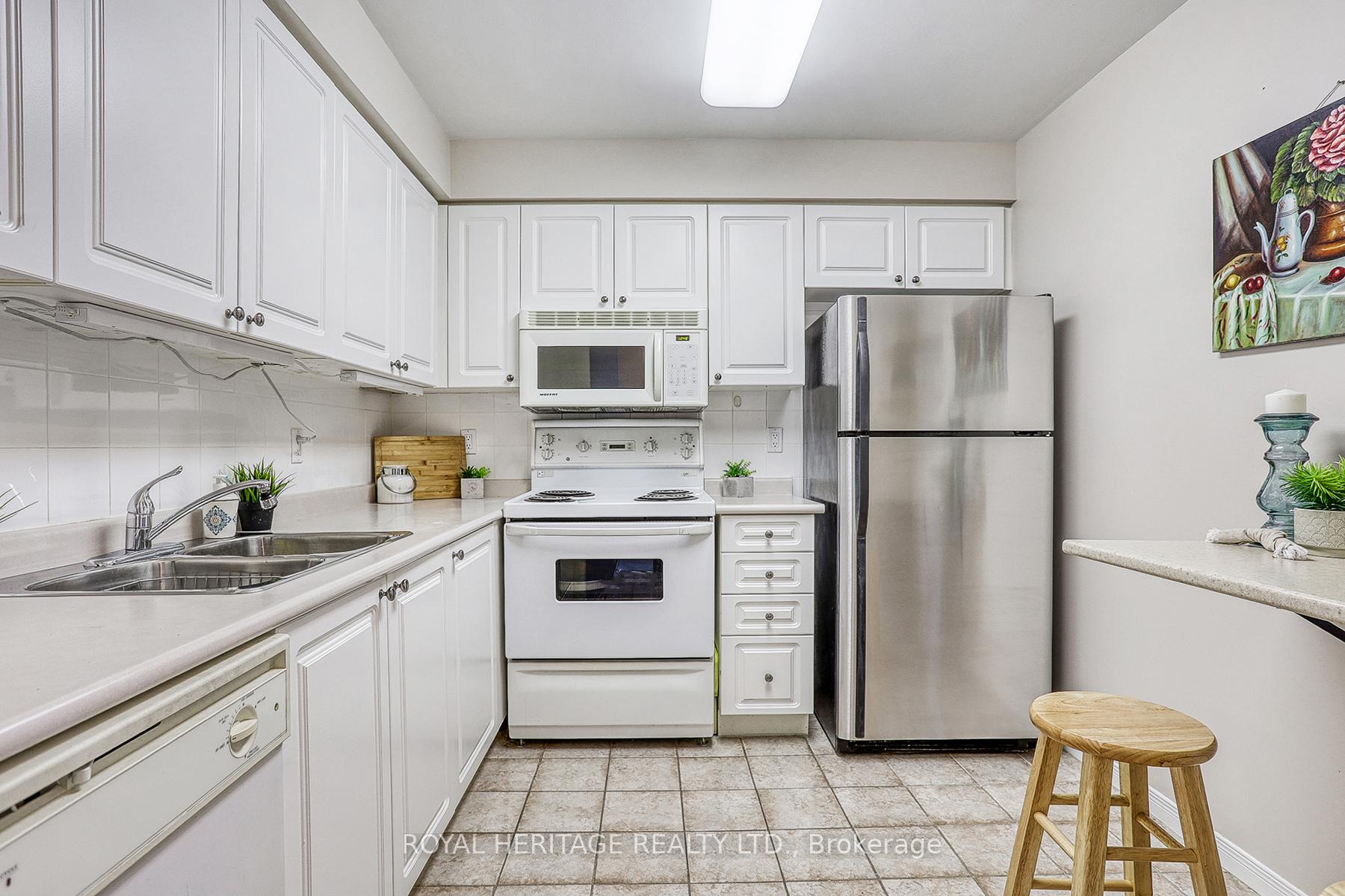 Photo 9 of Unit 1502, 1000 The Esplanade N, Pickering, Town Centre — HOMEH