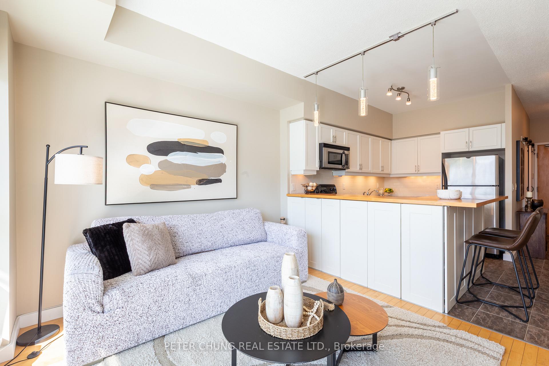 Photo 3 of Unit 303, 601 Kingston Road, Toronto, The Beaches — HOMEH