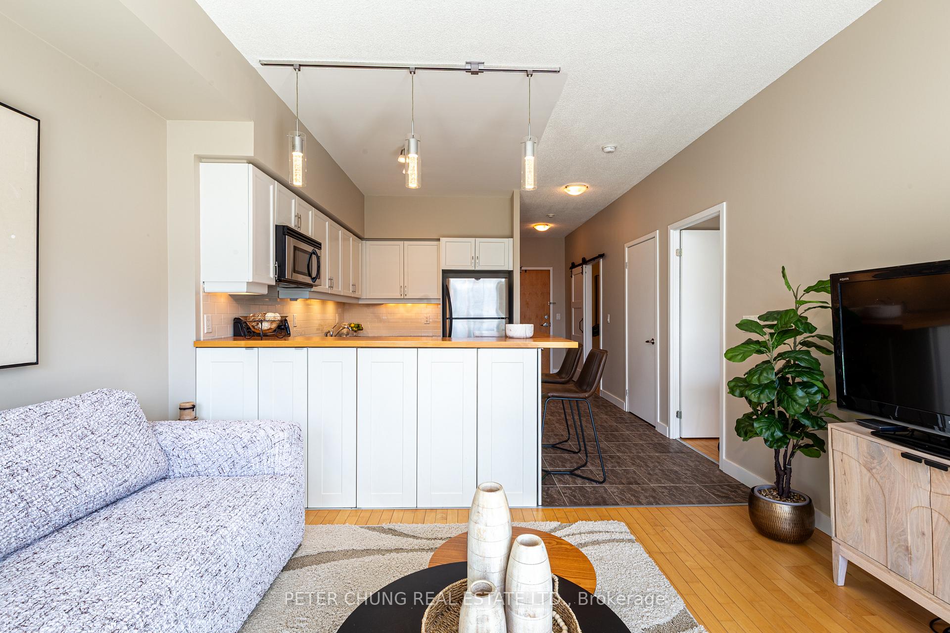 Photo 4 of Unit 303, 601 Kingston Road, Toronto, The Beaches — HOMEH