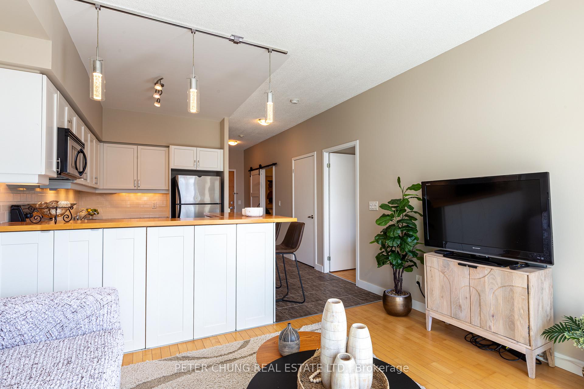 Photo 5 of Unit 303, 601 Kingston Road, Toronto, The Beaches — HOMEH