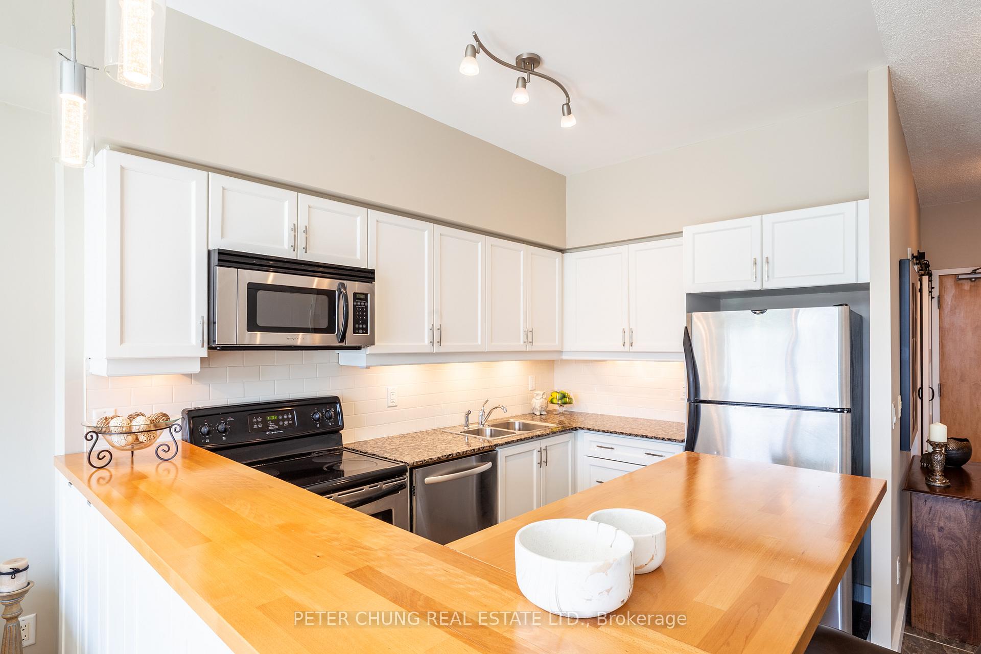 Photo 9 of Unit 303, 601 Kingston Road, Toronto, The Beaches — HOMEH