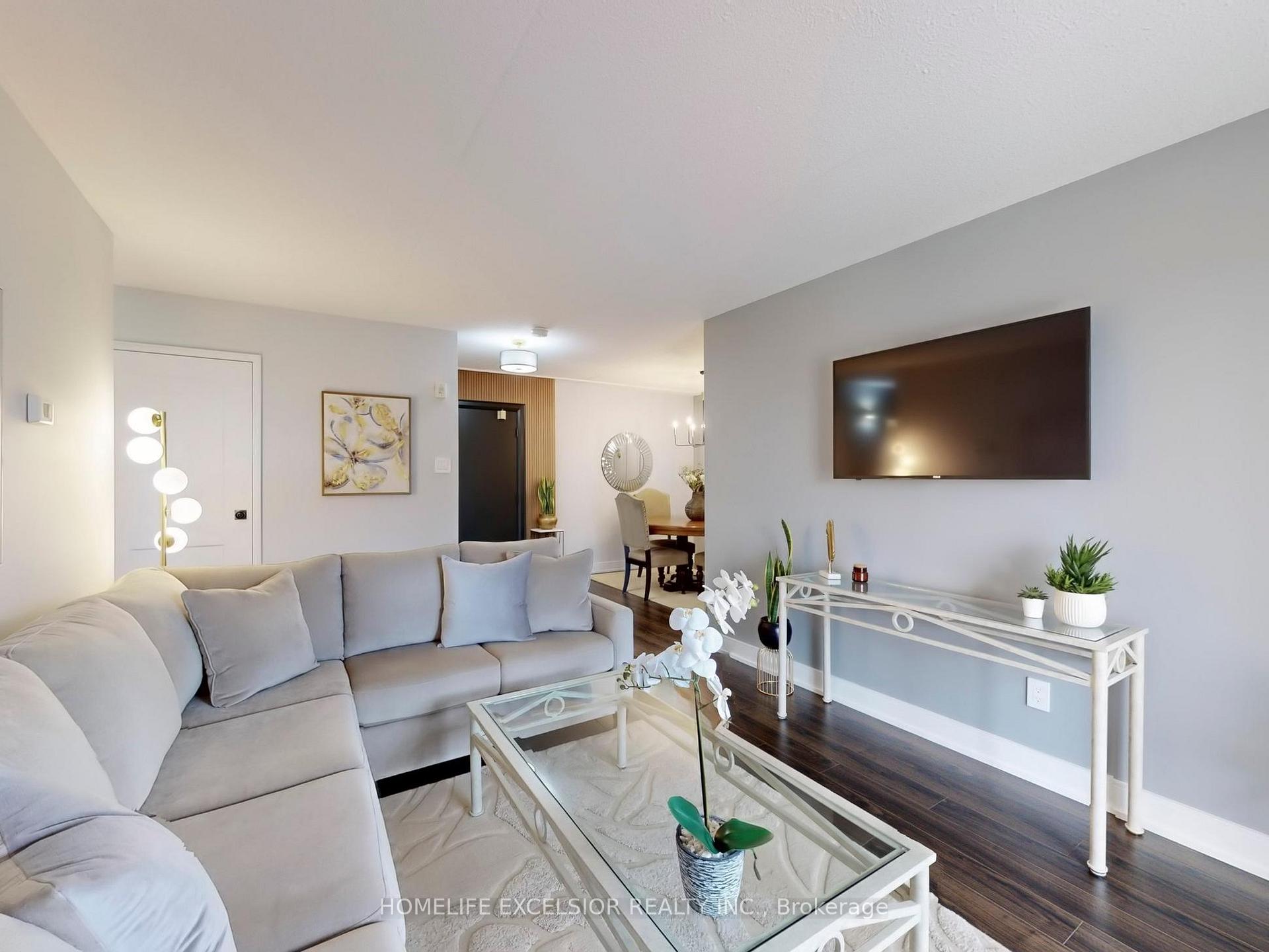 Front of Unit 203, 15390 Yonge Street