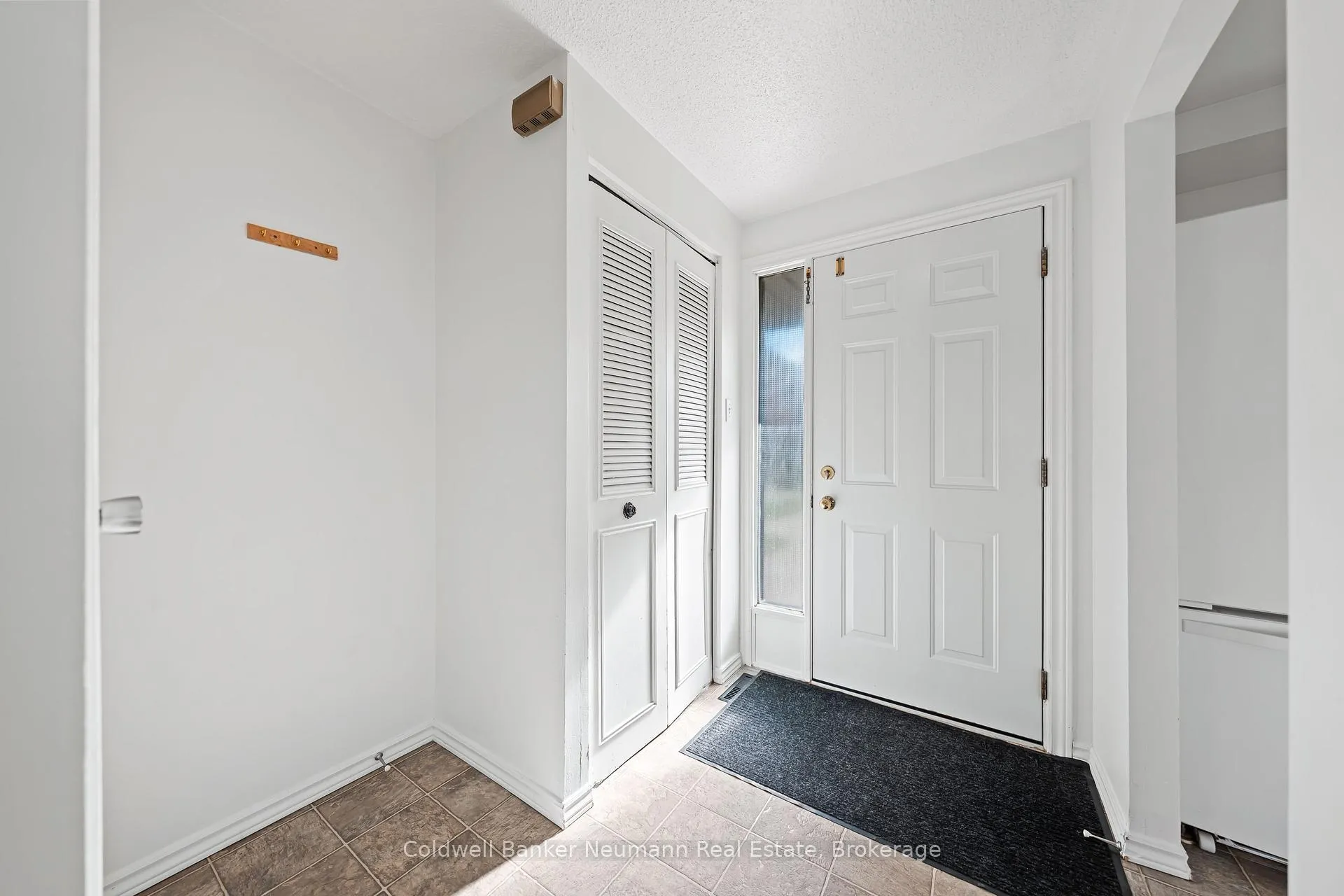Photo 3 of Unit 19, 539 Willow Road, Guelph, Willow West/Sugarbush/West Acres — HOMEH
