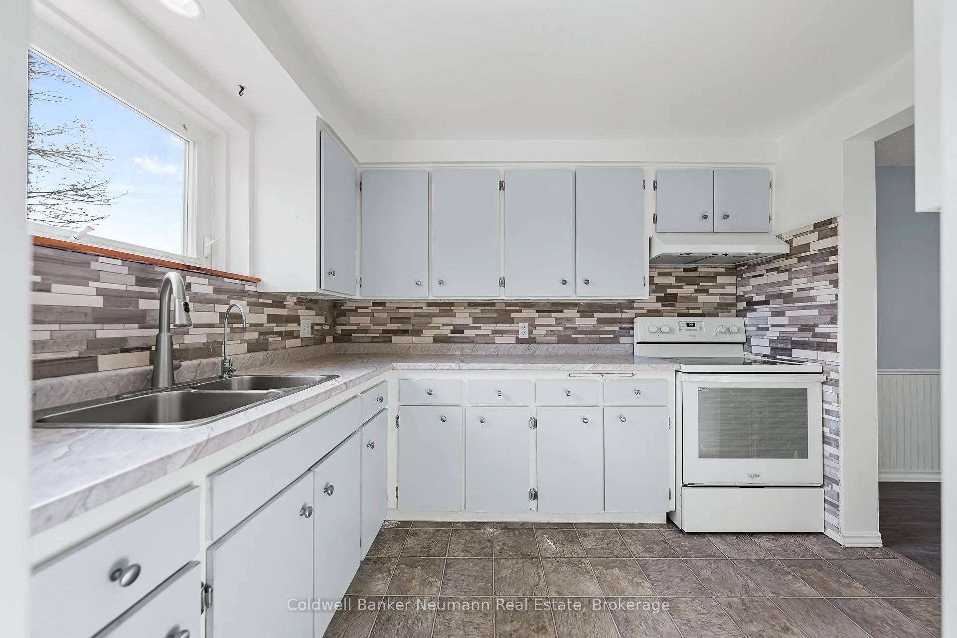 Photo 7 of Unit 19, 539 Willow Road, Guelph, Willow West/Sugarbush/West Acres — HOMEH