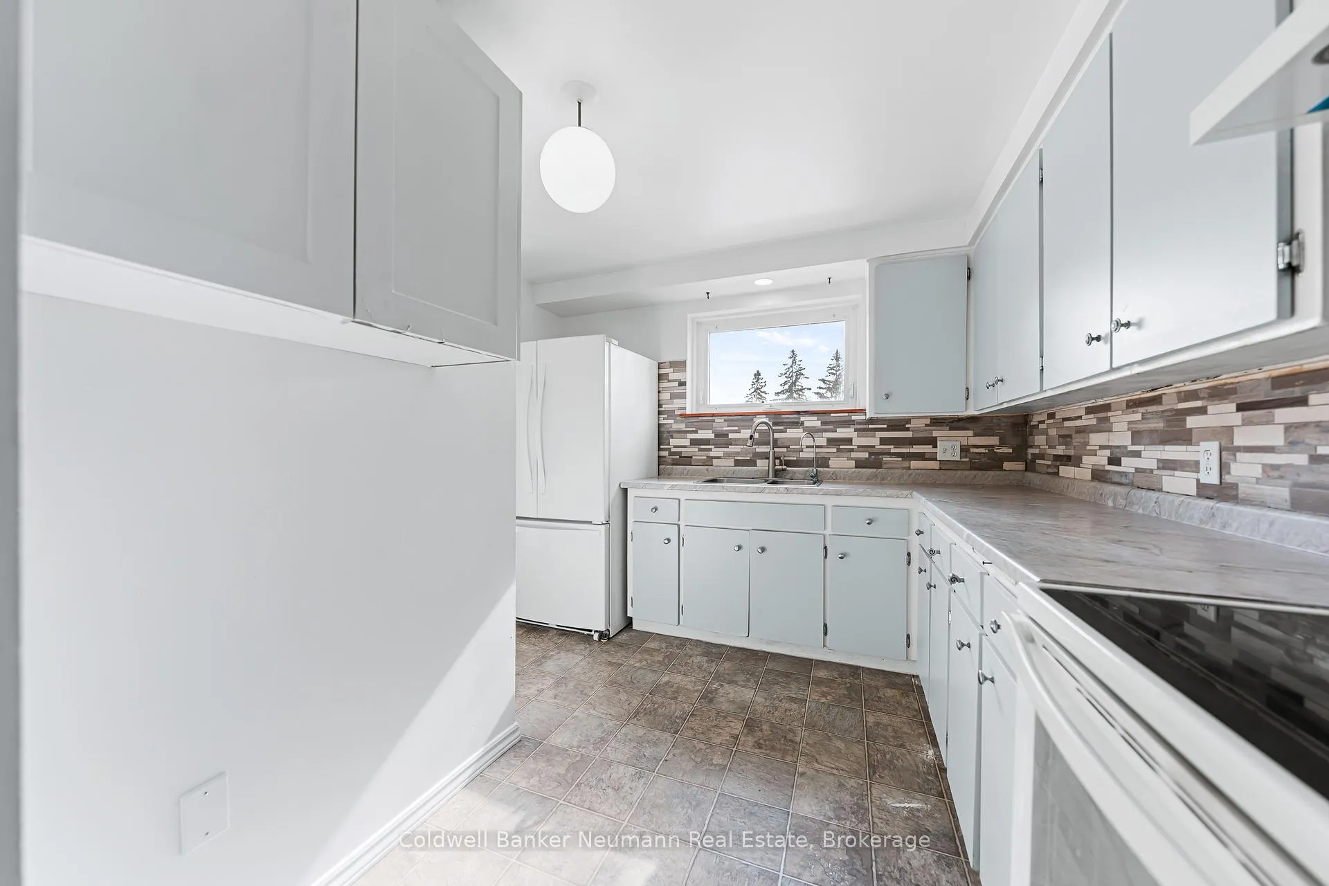 Photo 10 of Unit 19, 539 Willow Road, Guelph, Willow West/Sugarbush/West Acres — HOMEH