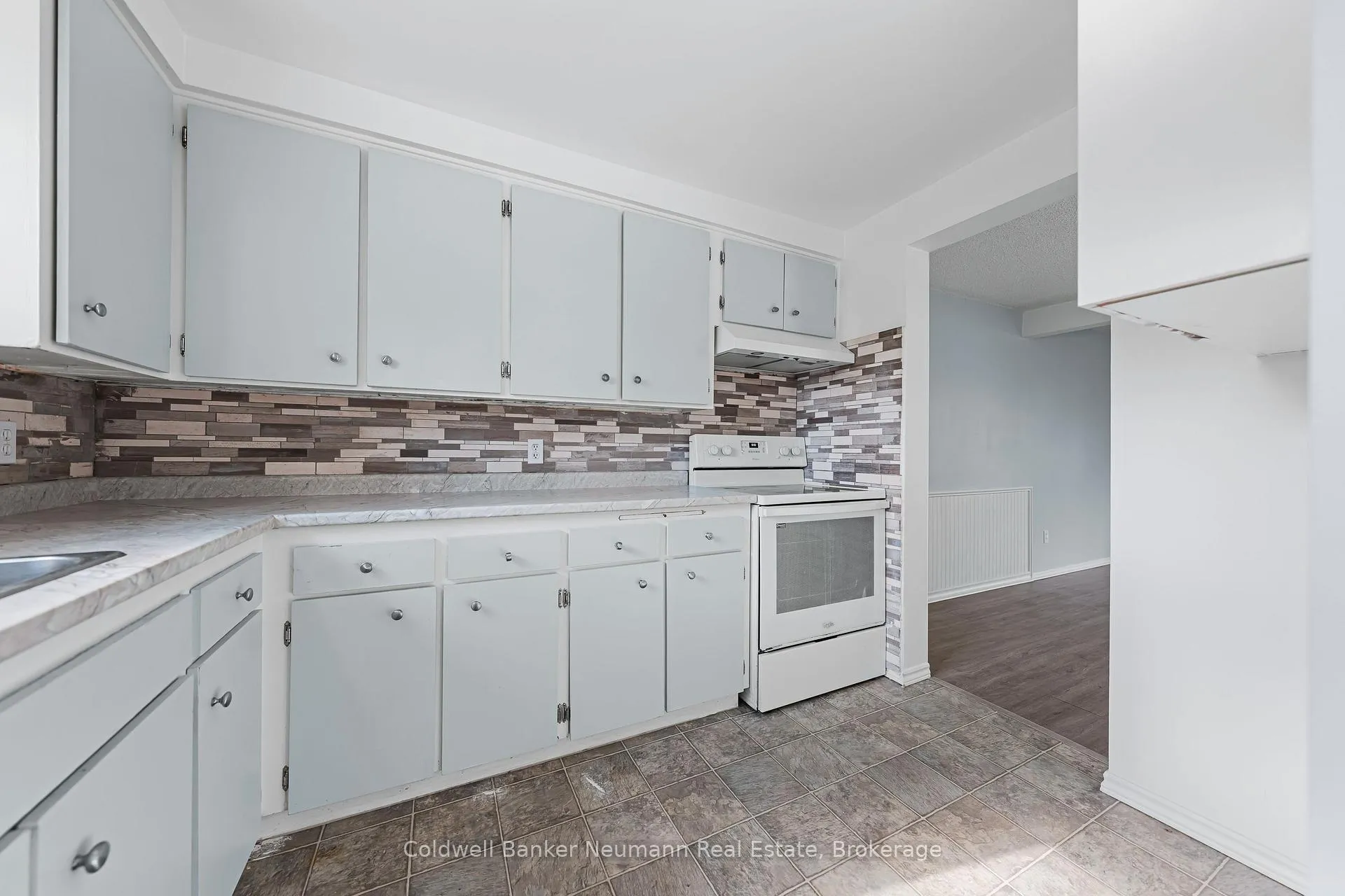 Photo 11 of Unit 19, 539 Willow Road, Guelph, Willow West/Sugarbush/West Acres — HOMEH
