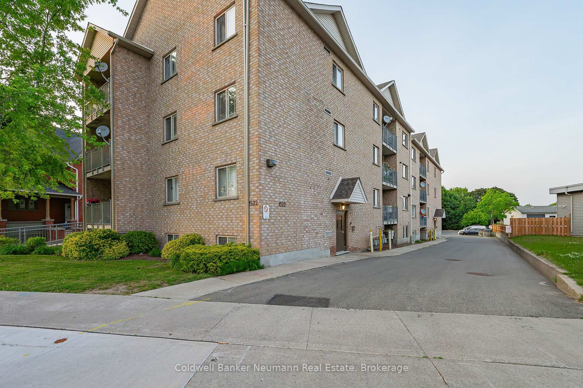 Photo 2 of Unit 101, 1522 King Street E, Kitchener — HOMEH