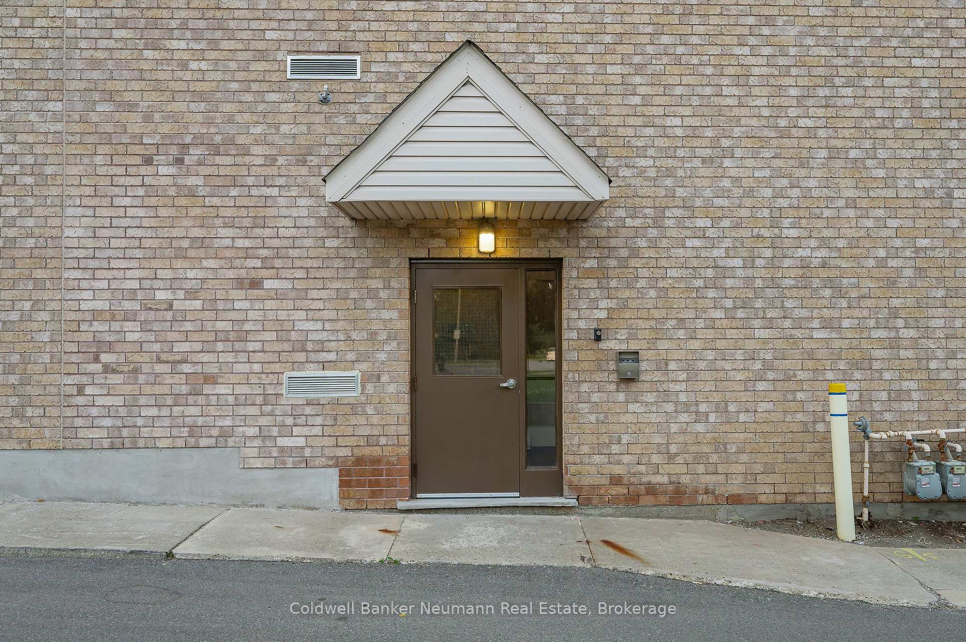 Photo 3 of Unit 101, 1522 King Street E, Kitchener — HOMEH