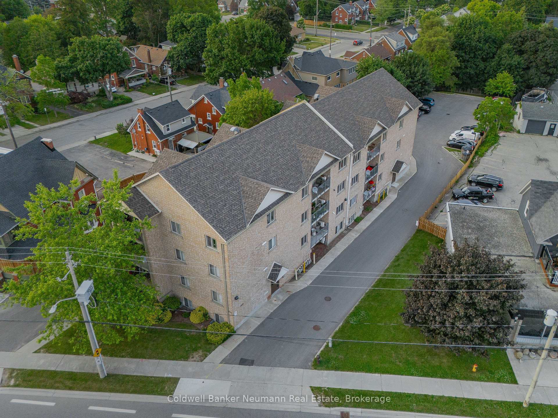 Photo 32 of Unit 101, 1522 King Street E, Kitchener — HOMEH