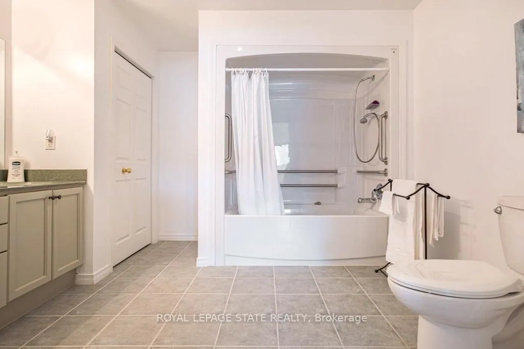 Photo 19 of Unit 401, 4000 Creekside Drive, Hamilton, Dundas — HOMEH