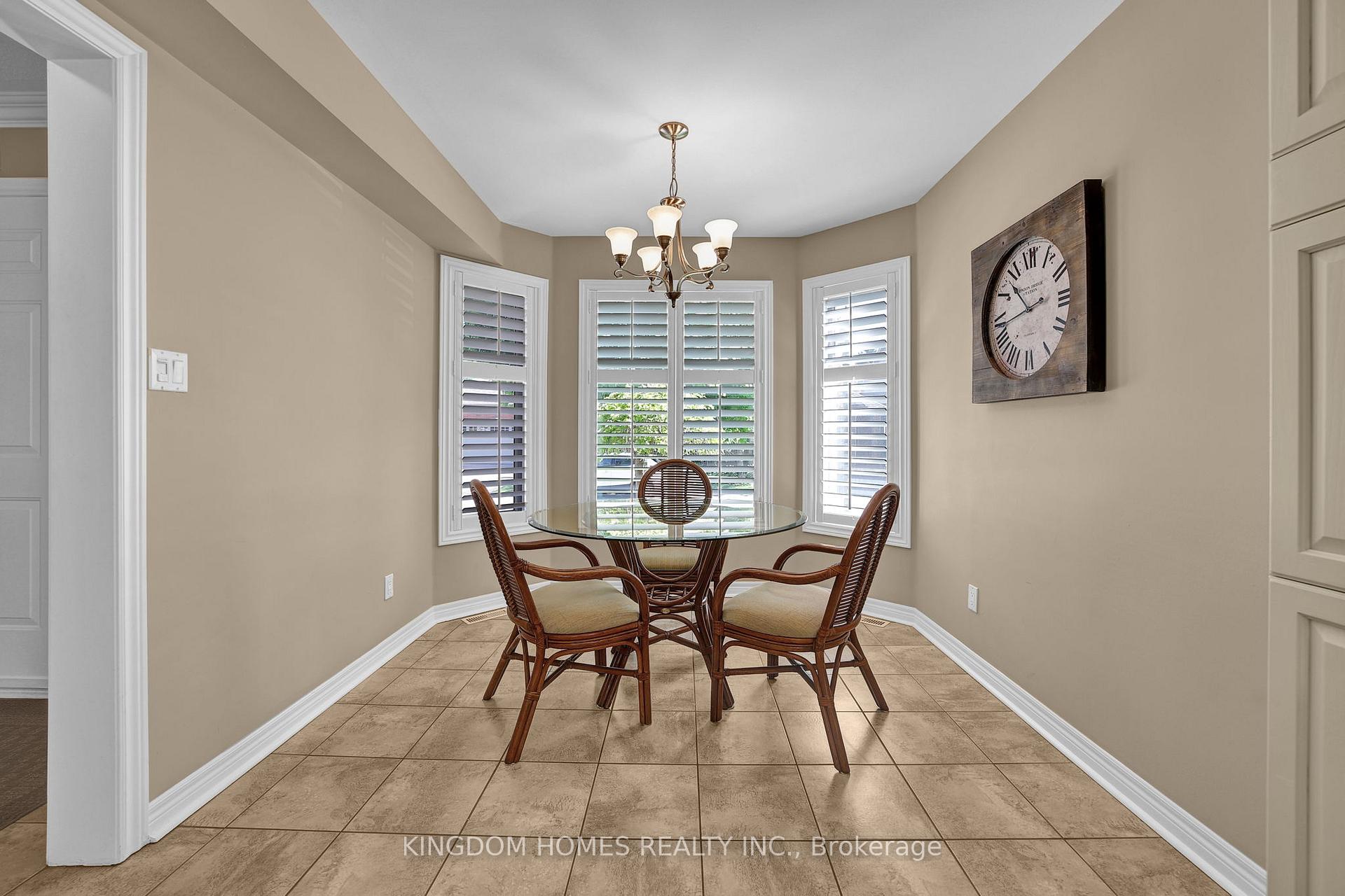 Photo 7 of 39 Via Amici, New Tecumseth, Alliston — HOMEH