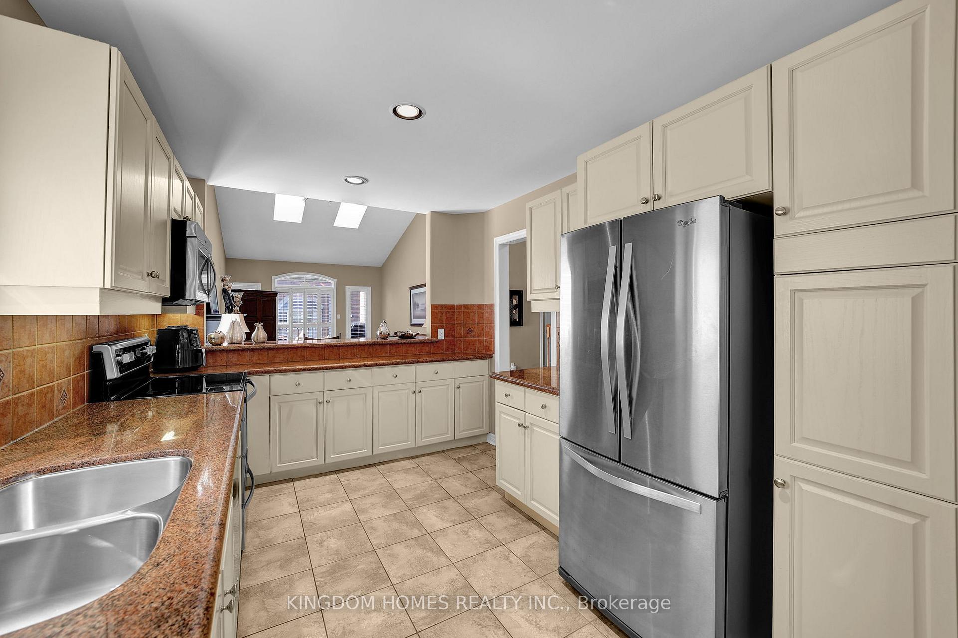 Photo 13 of 39 Via Amici, New Tecumseth, Alliston — HOMEH