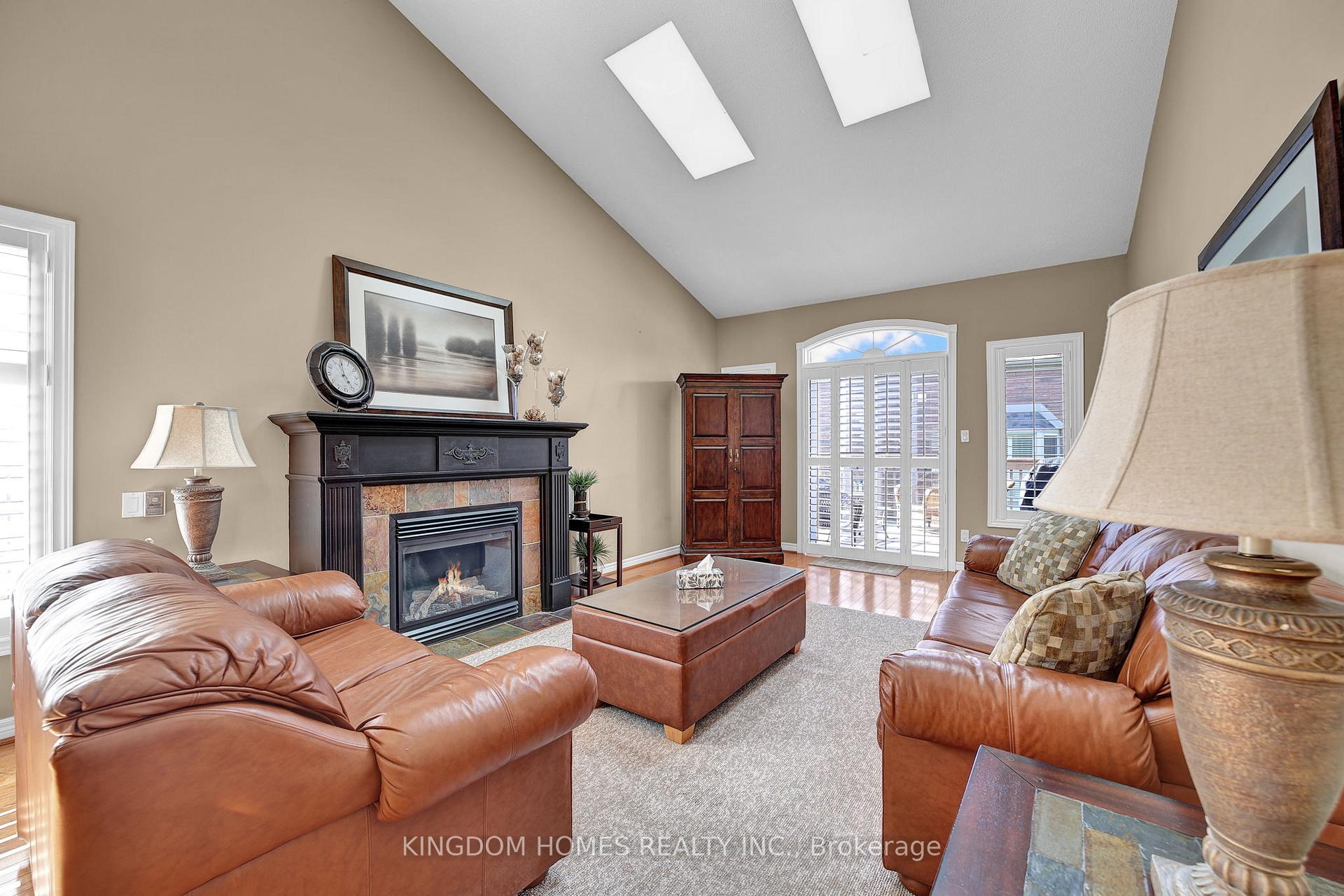 Photo 15 of 39 Via Amici, New Tecumseth, Alliston — HOMEH