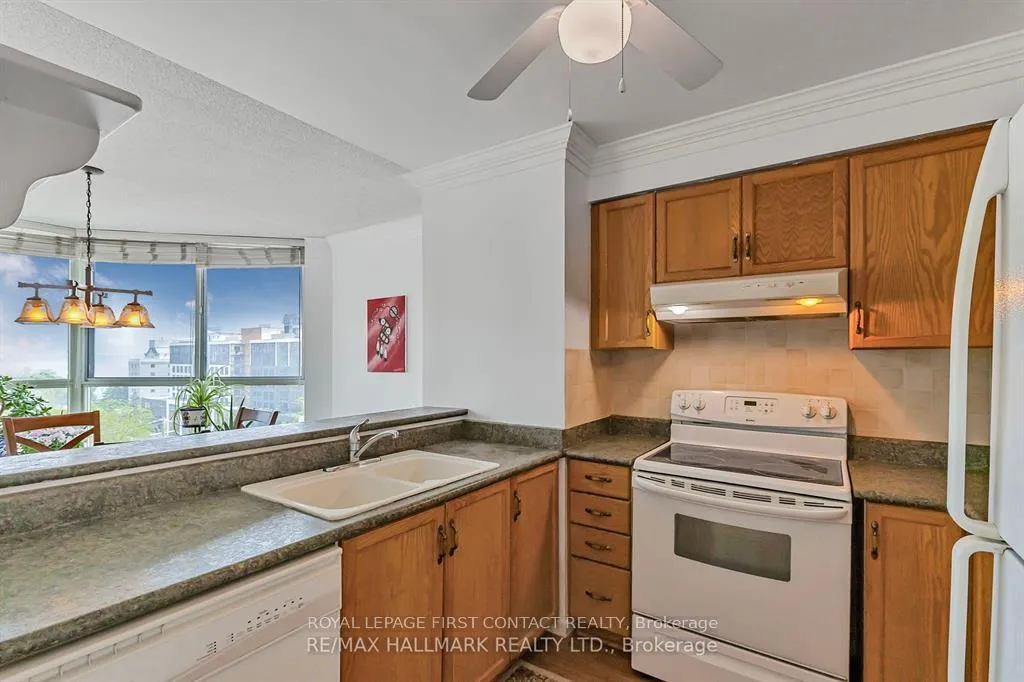 Photo 9 of Unit 811, 150 Dunlop Street E, Barrie, City Centre — HOMEH