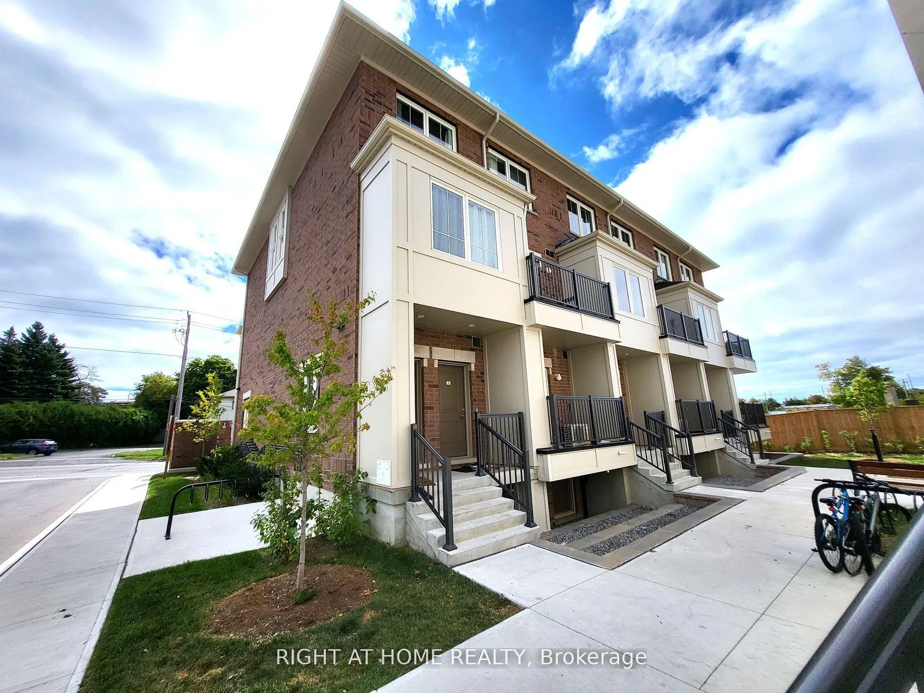 Front of Unit 7, 490 Beresford Path