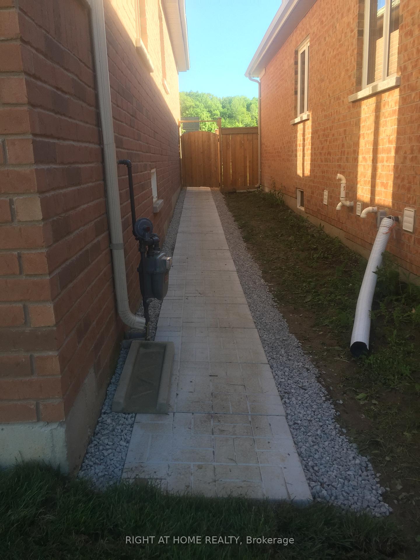 Photo 16 of 262 Kozlov Street, Barrie, West Bayfield — HOMEH
