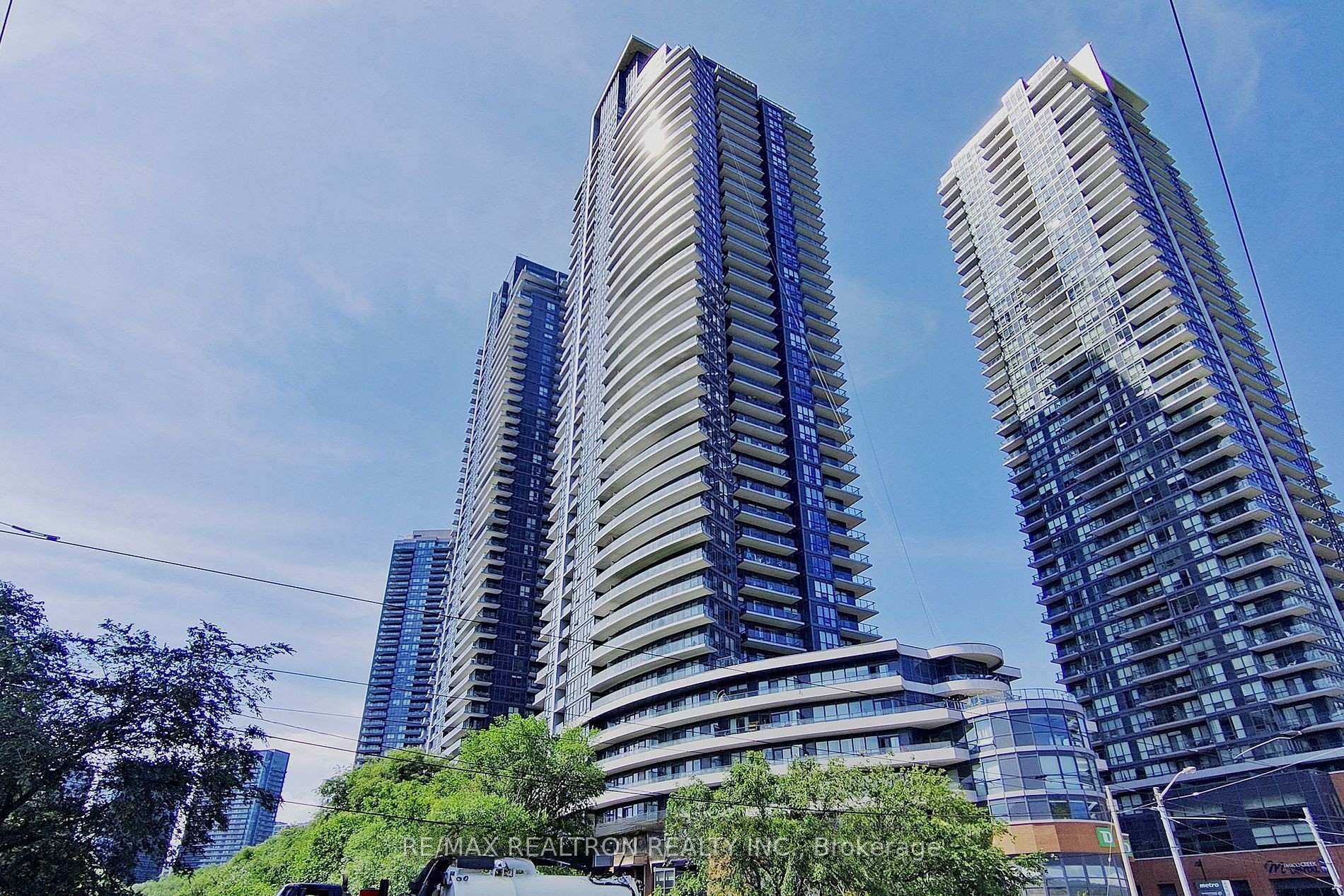 Front of Unit 3206, 2212 Lakeshore Boulevard W