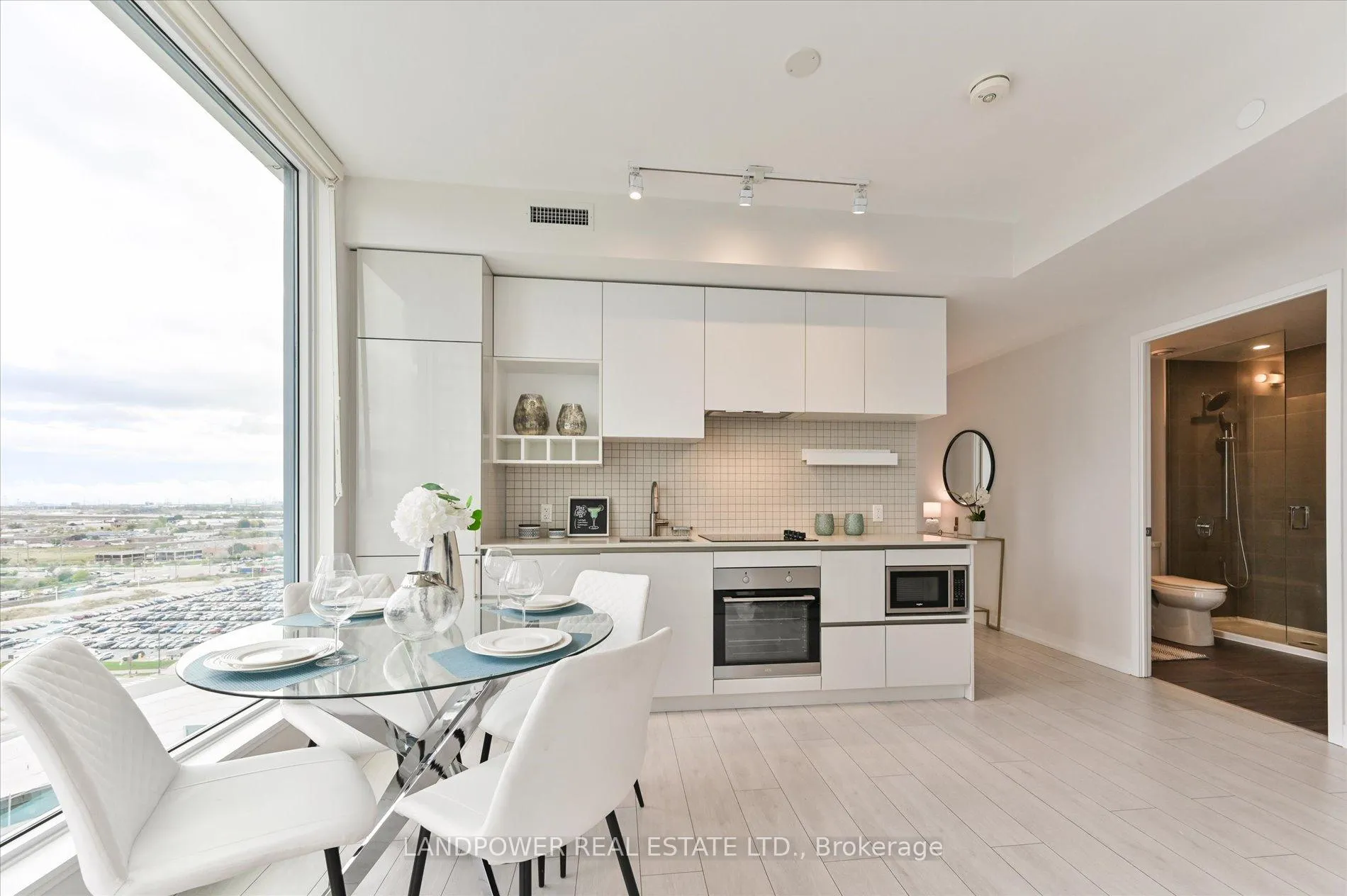 Photo 10 of Unit 1602, 5 Buttermill Avenue, Vaughan, Vaughan Corporate Centre — HOMEH