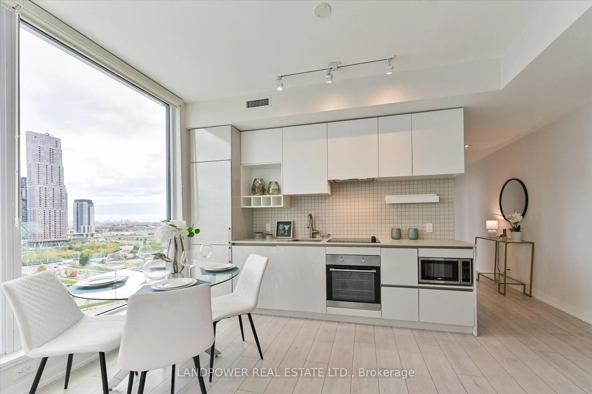 Photo 11 of Unit 1602, 5 Buttermill Avenue, Vaughan, Vaughan Corporate Centre — HOMEH