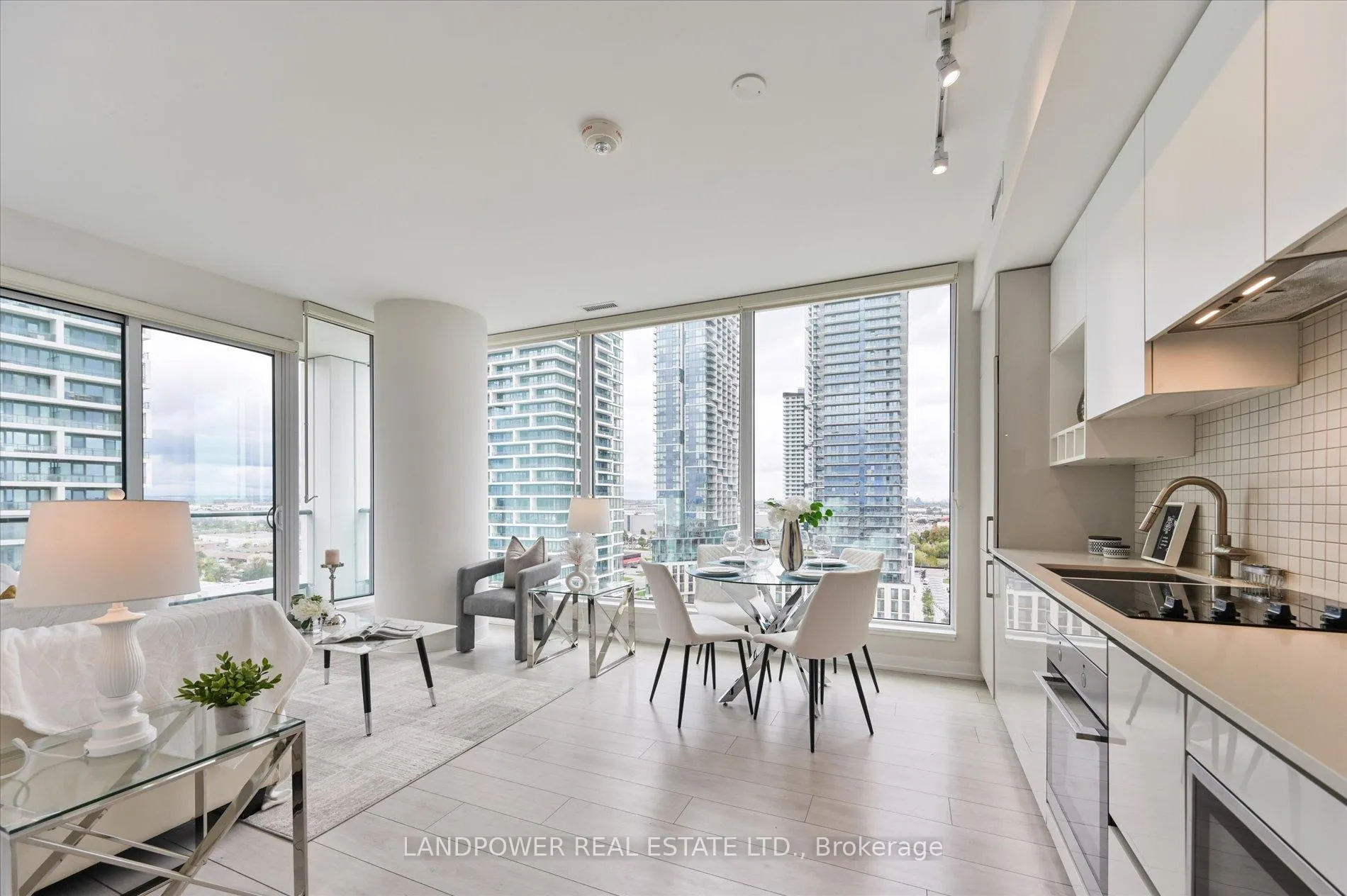 Photo 13 of Unit 1602, 5 Buttermill Avenue, Vaughan, Vaughan Corporate Centre — HOMEH